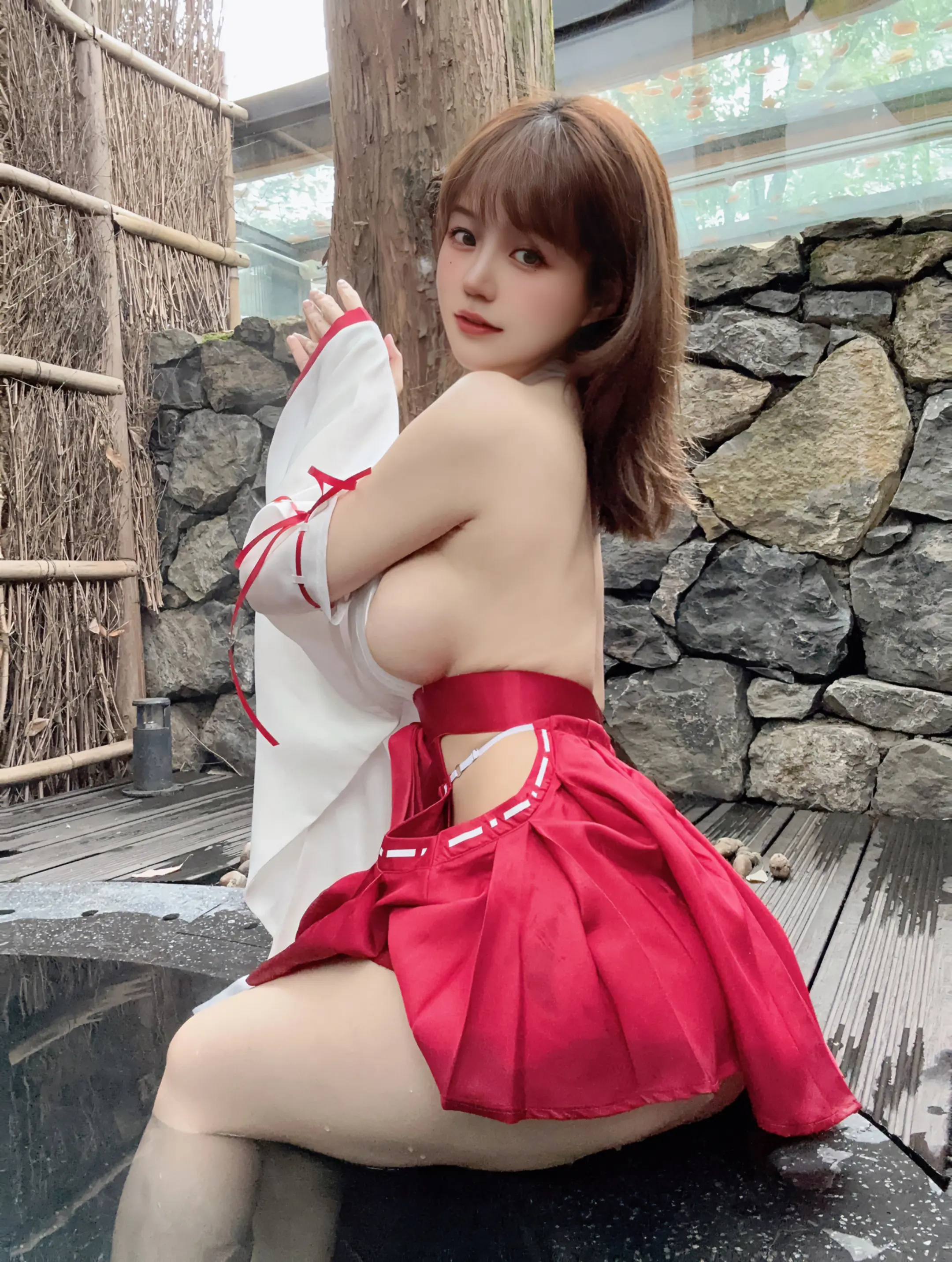 小仓千代w 巫女与汤池 [14P]