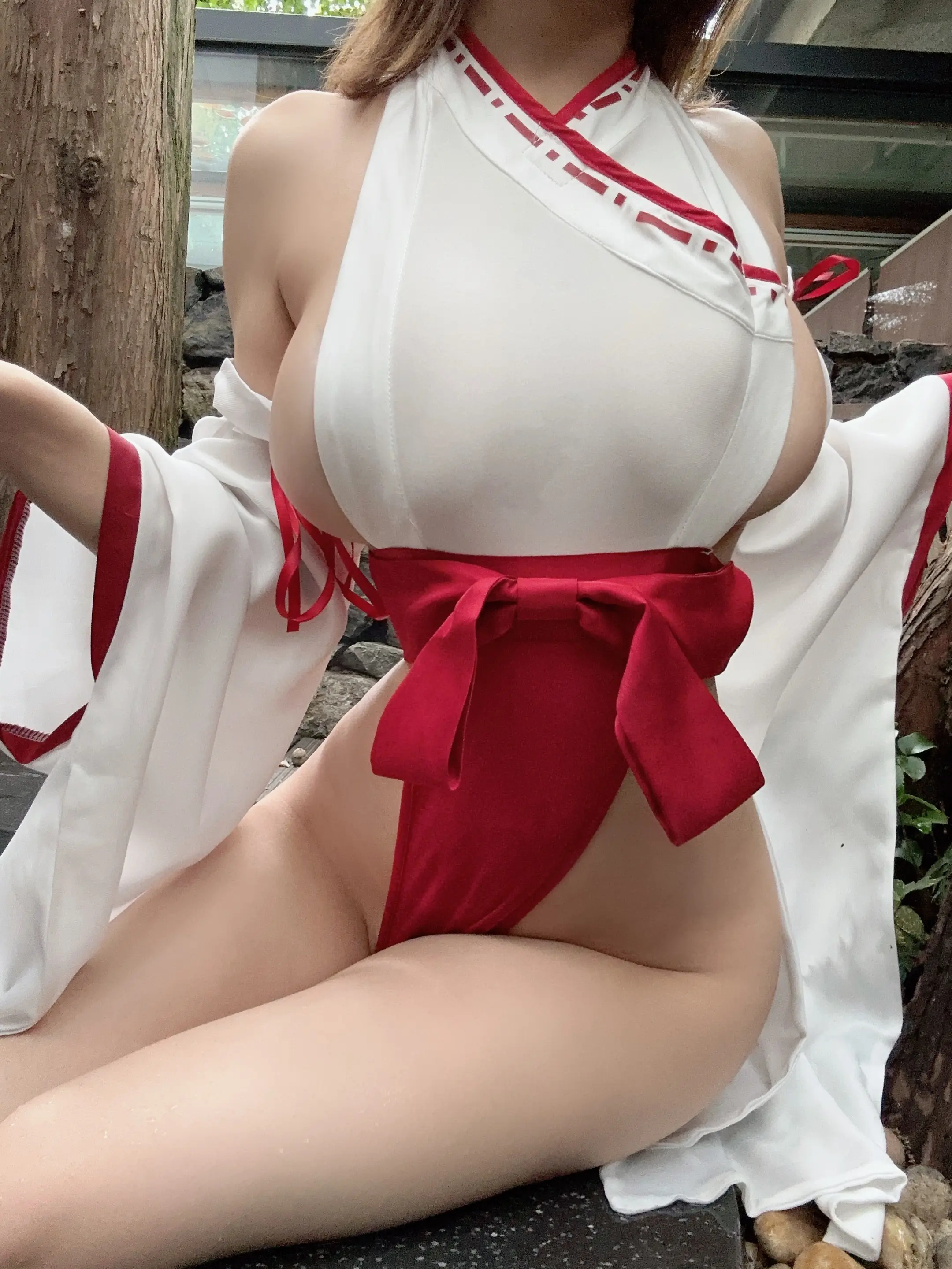 小仓千代w 巫女与汤池 [14P]