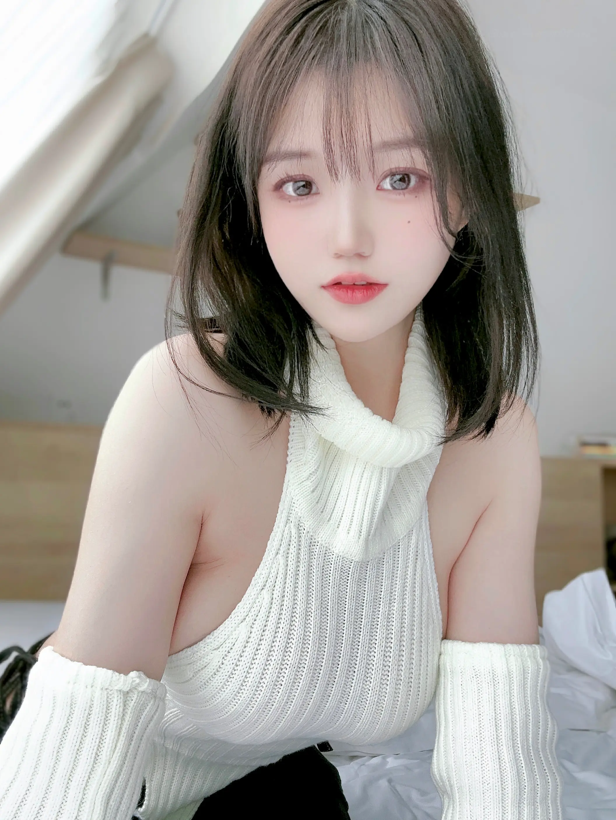 小仓千代w 白色露背毛衣( [14P]