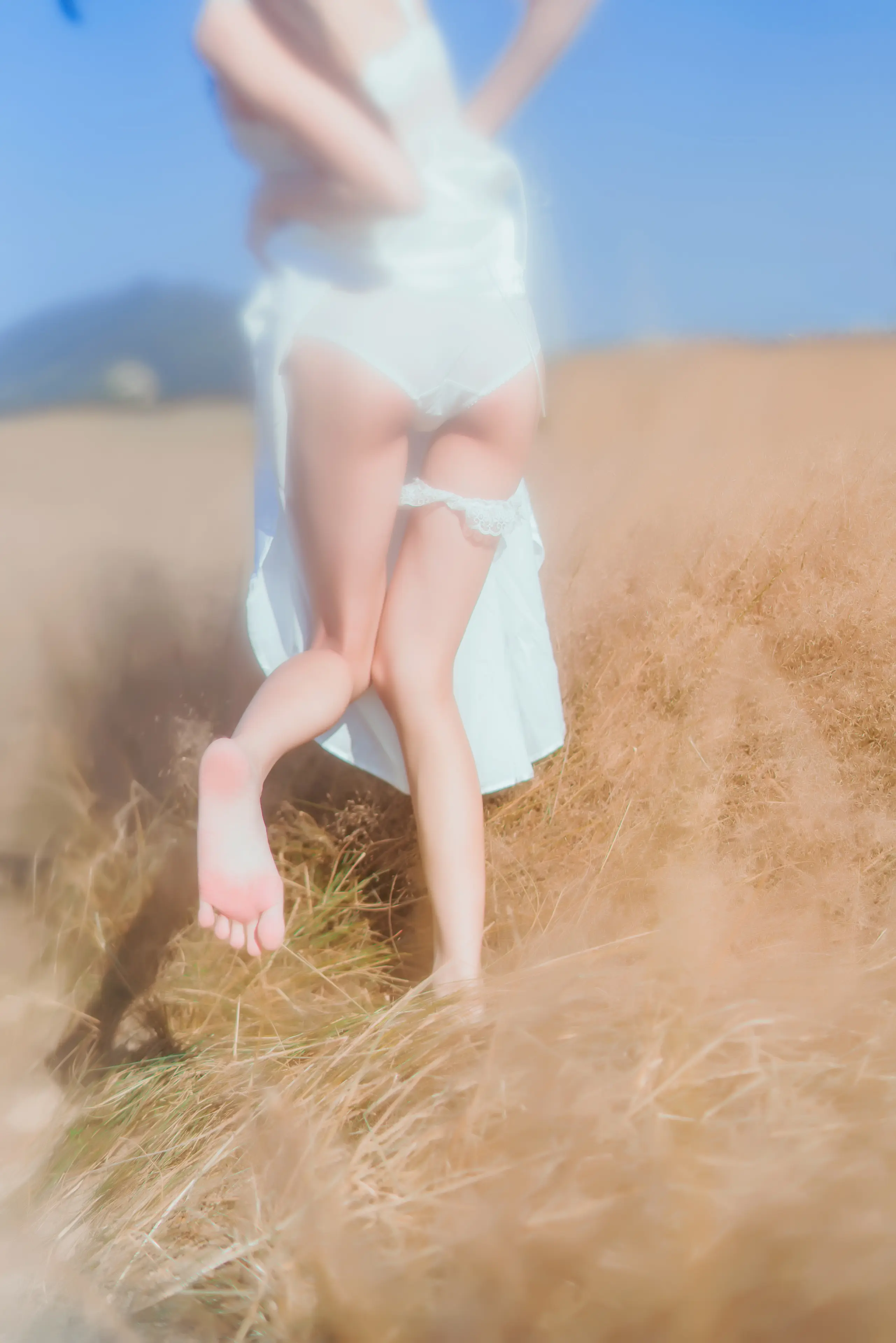 桜桃喵 冬眠 白裙上 [48P]