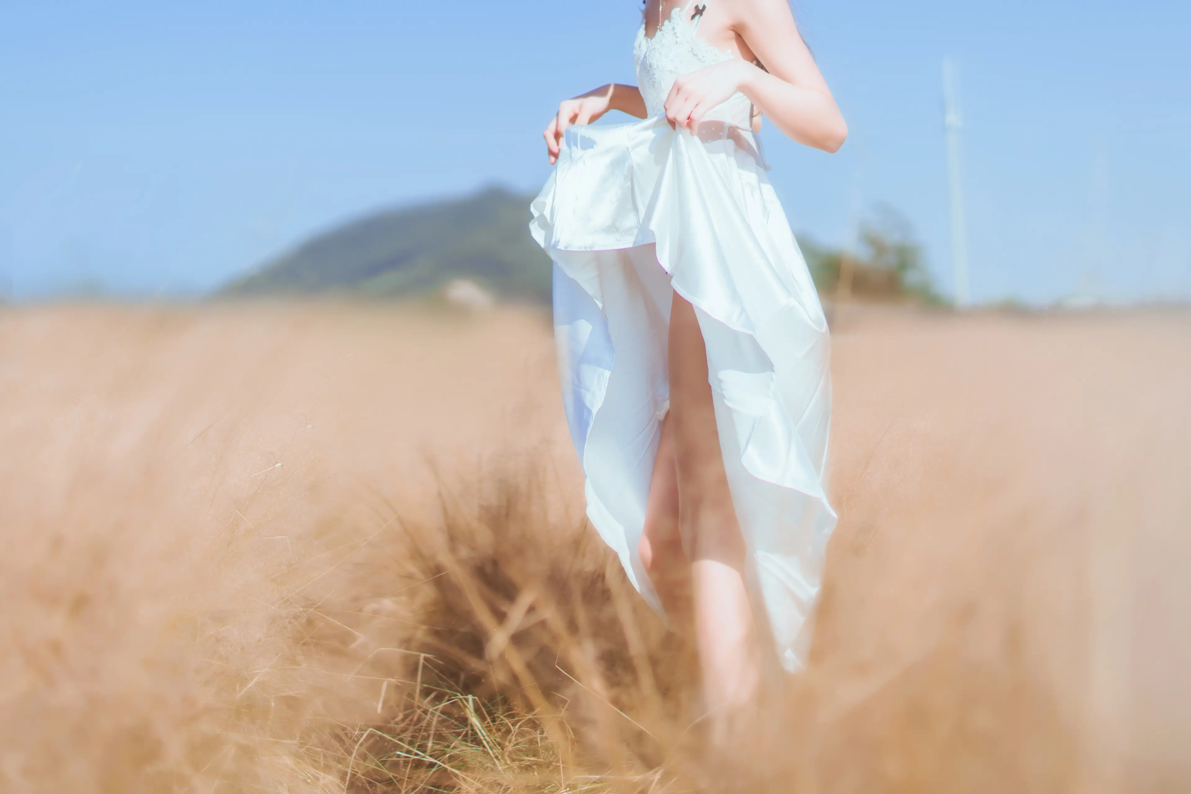 桜桃喵 冬眠 白裙上 [48P]