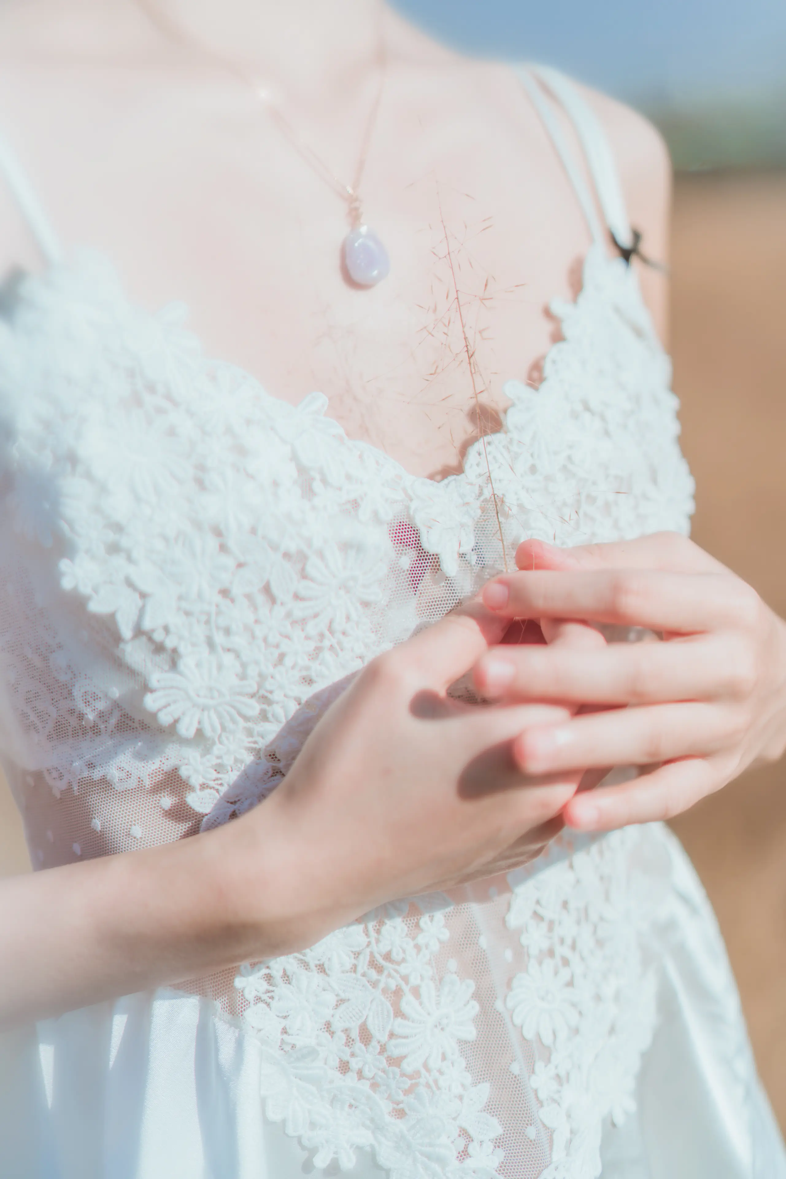 桜桃喵 冬眠 白裙上 [48P]