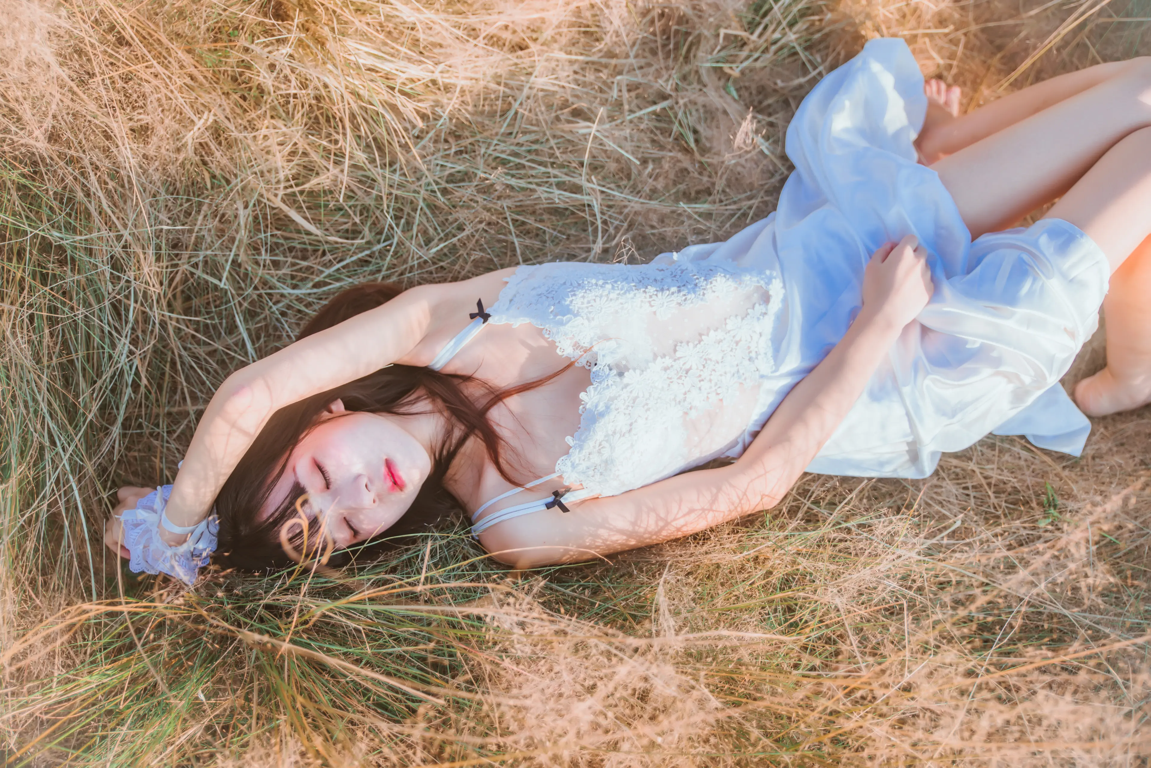 桜桃喵 冬眠 白裙下 [45P]