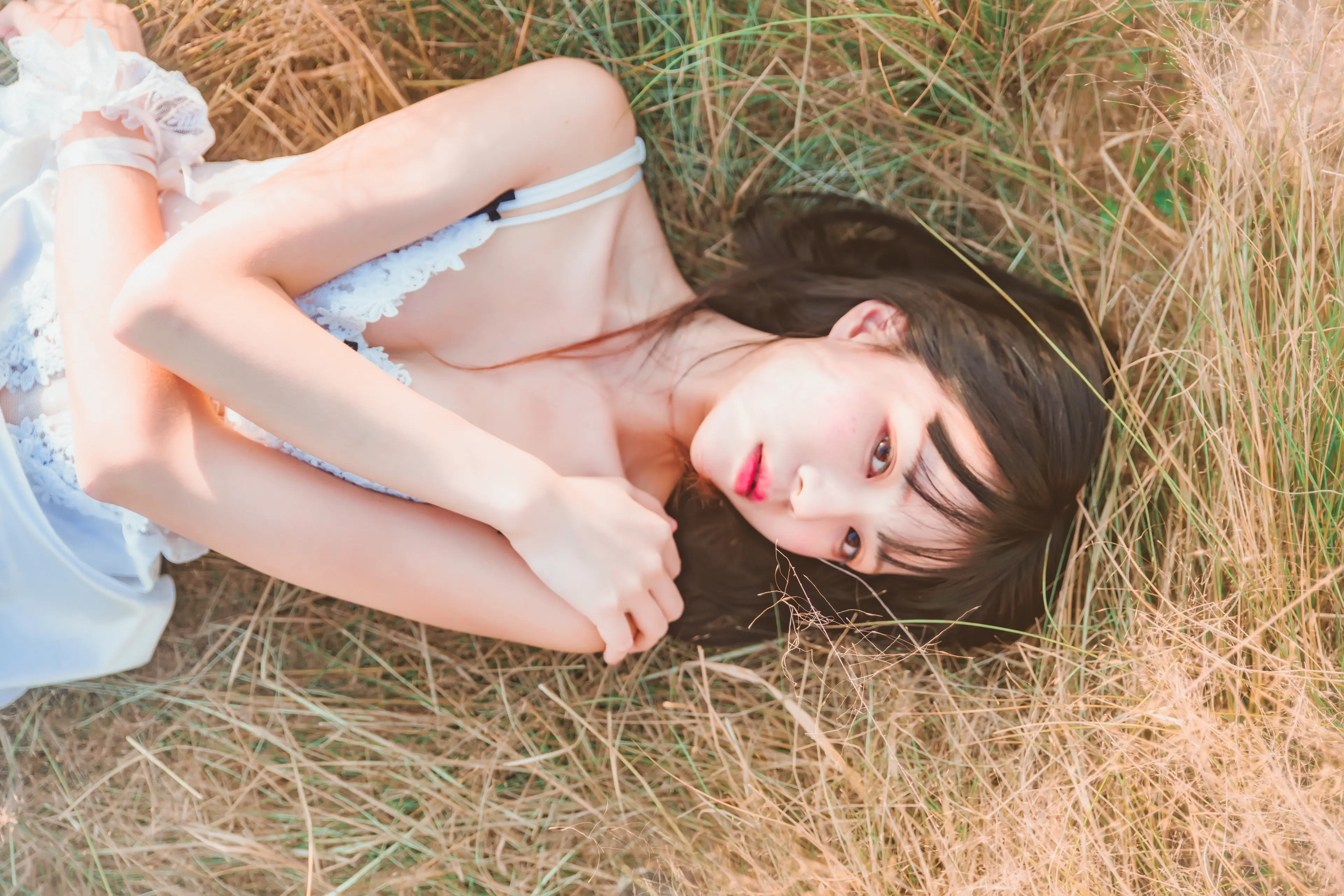 桜桃喵 冬眠 白裙下 [45P]