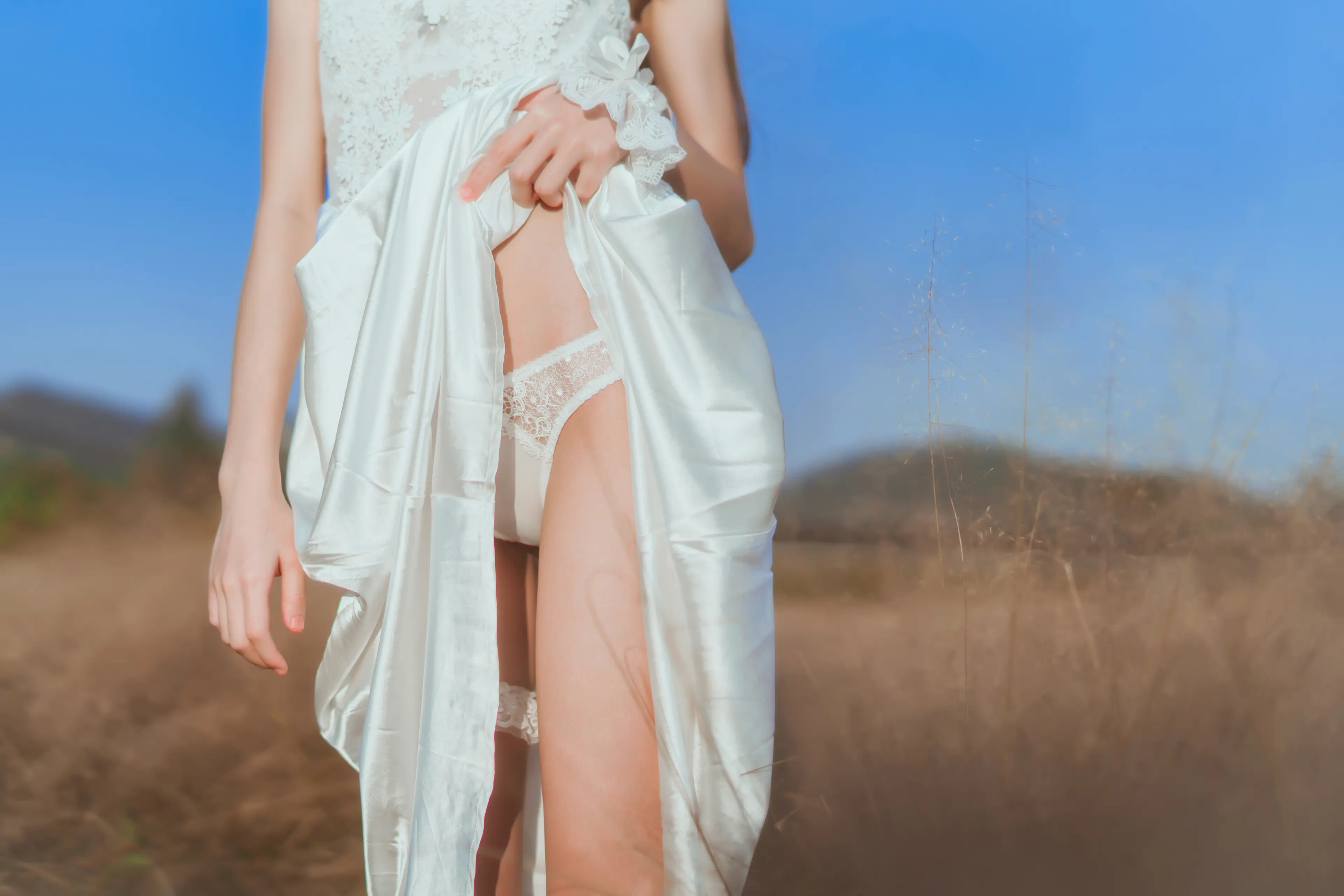 桜桃喵 冬眠 白裙下 [45P]