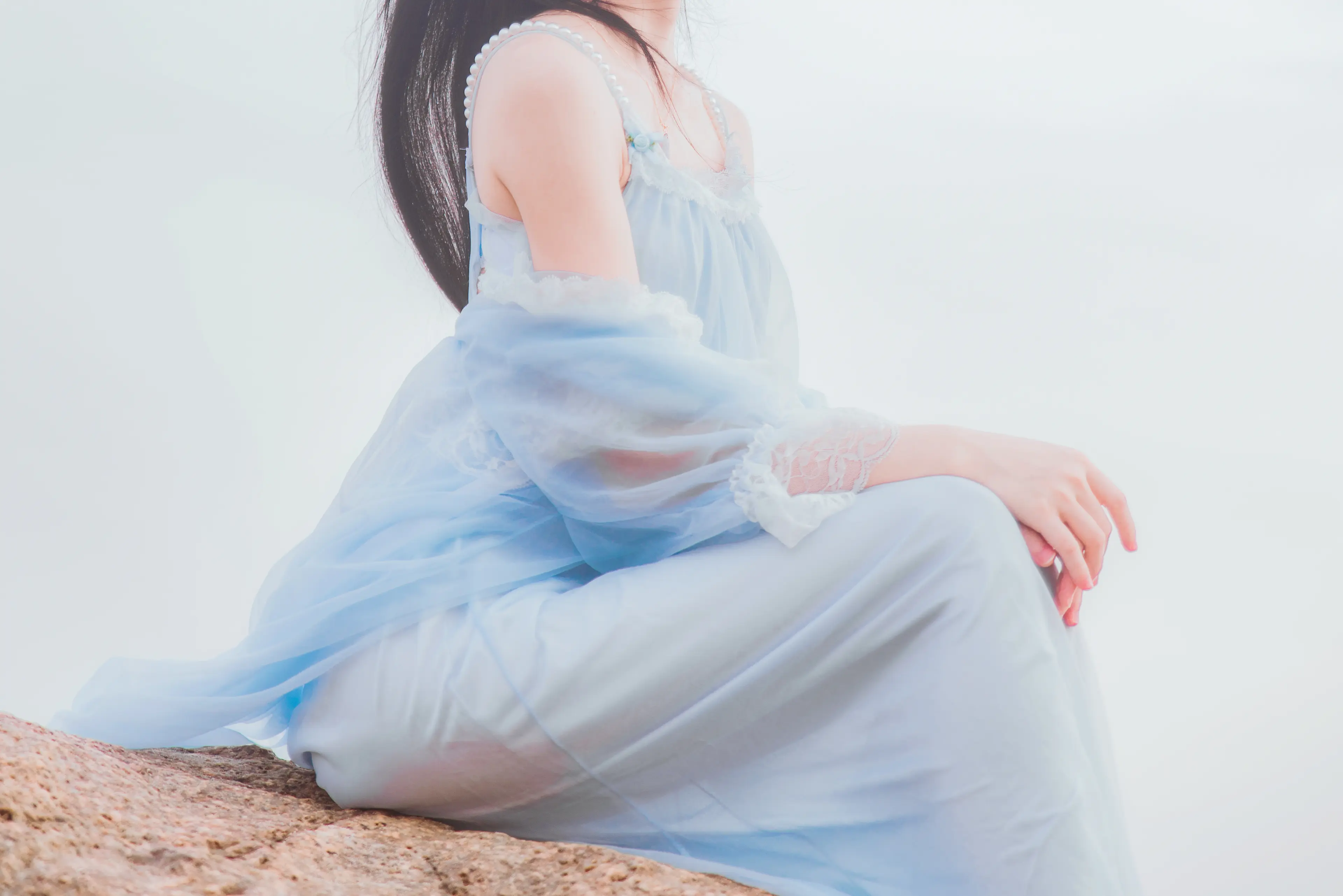 桜桃喵 冬眠 长裙 [14P]