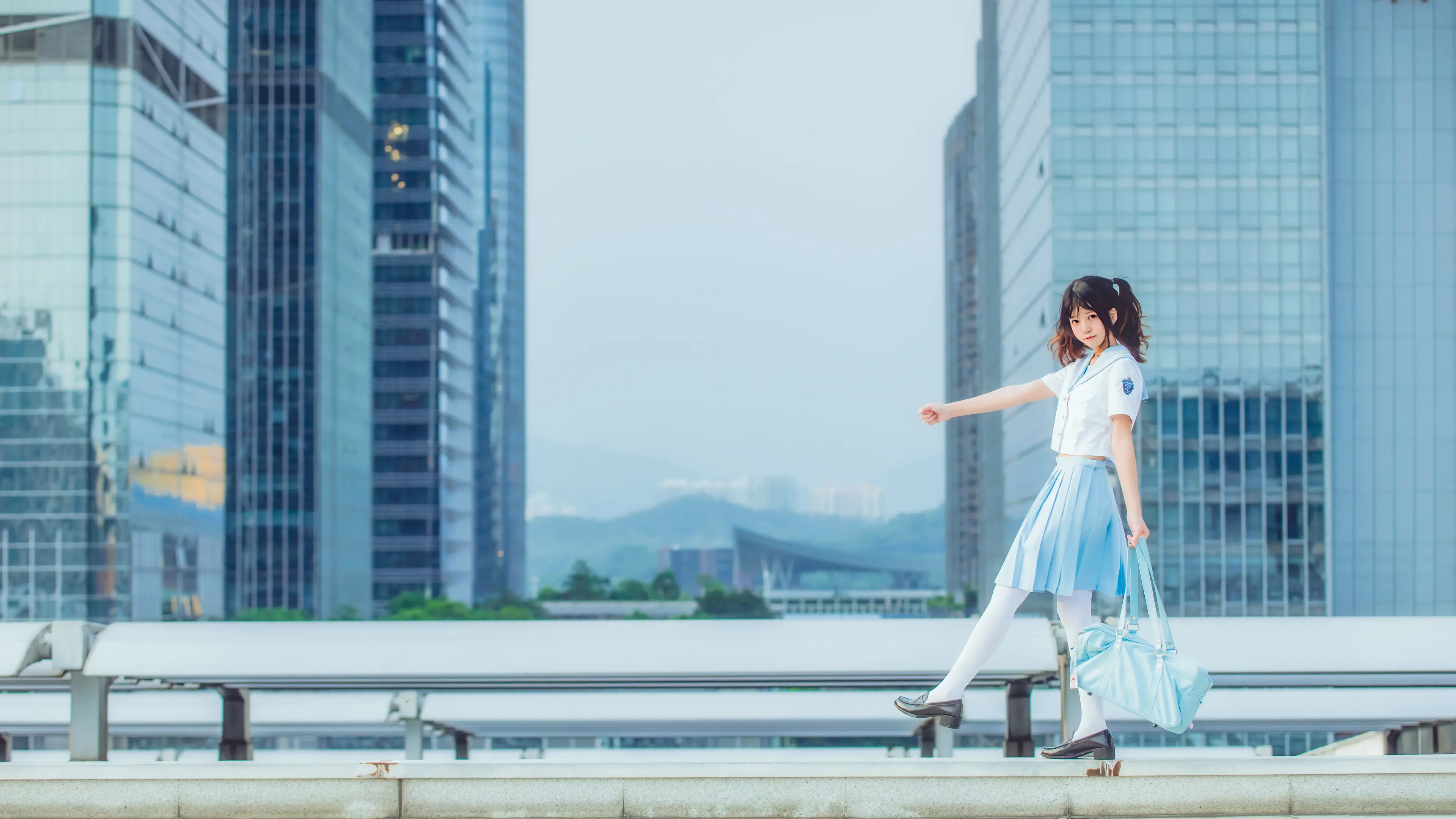 桜桃喵 少女 微风轻轻起 [19P]