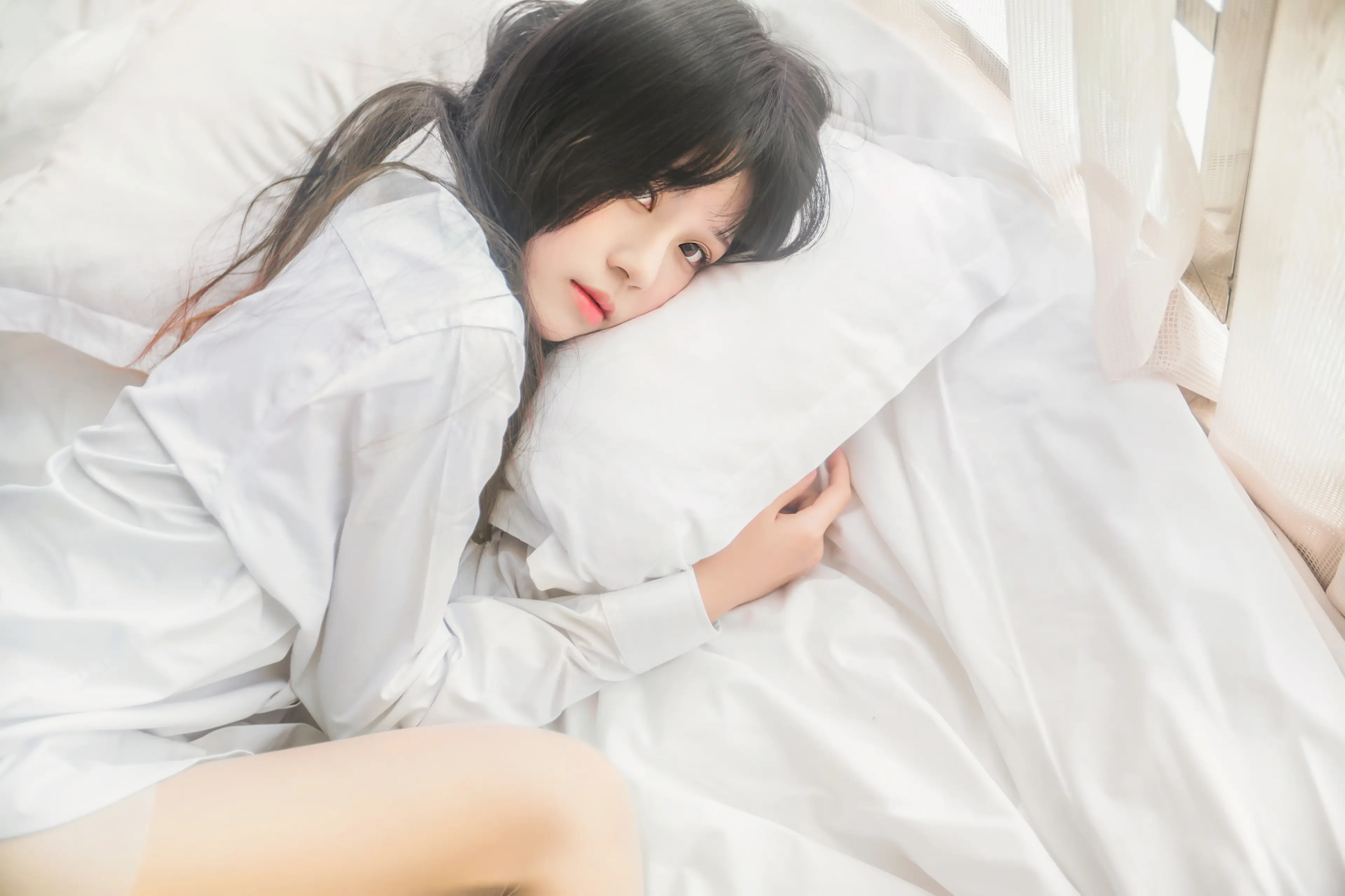 桜桃喵 白衬衫散发 [49P]