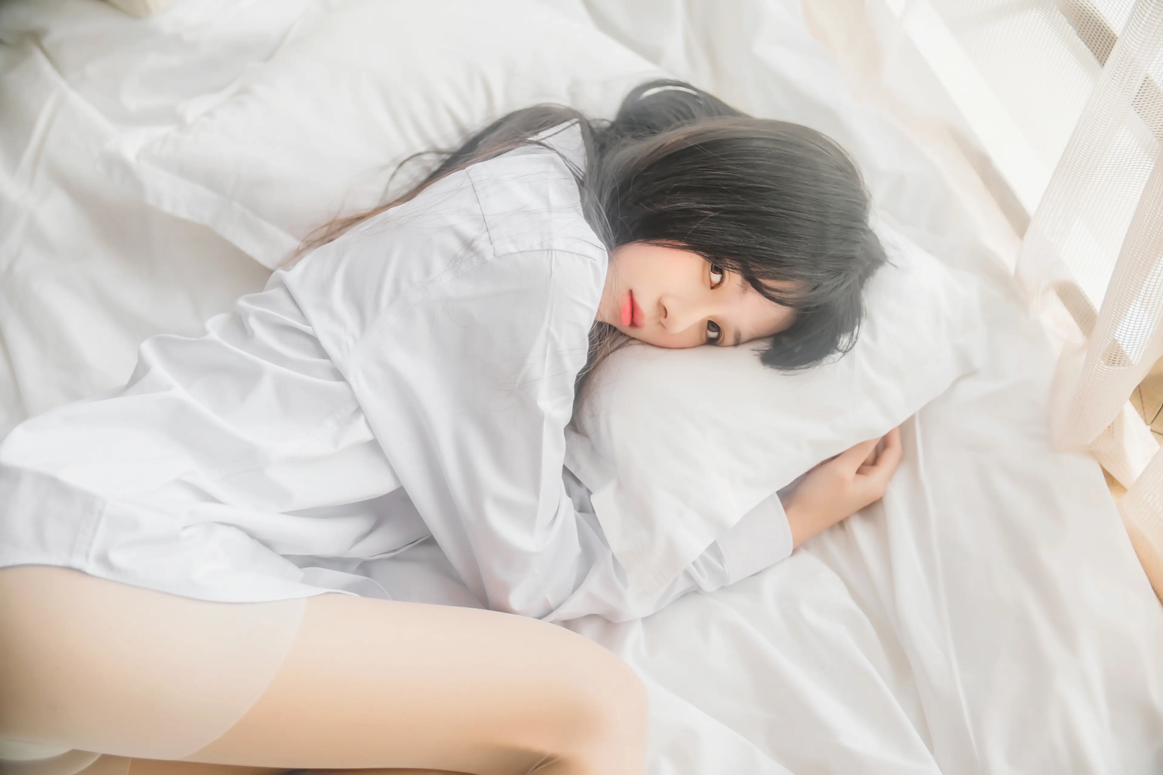 桜桃喵 白衬衫散发 [49P]