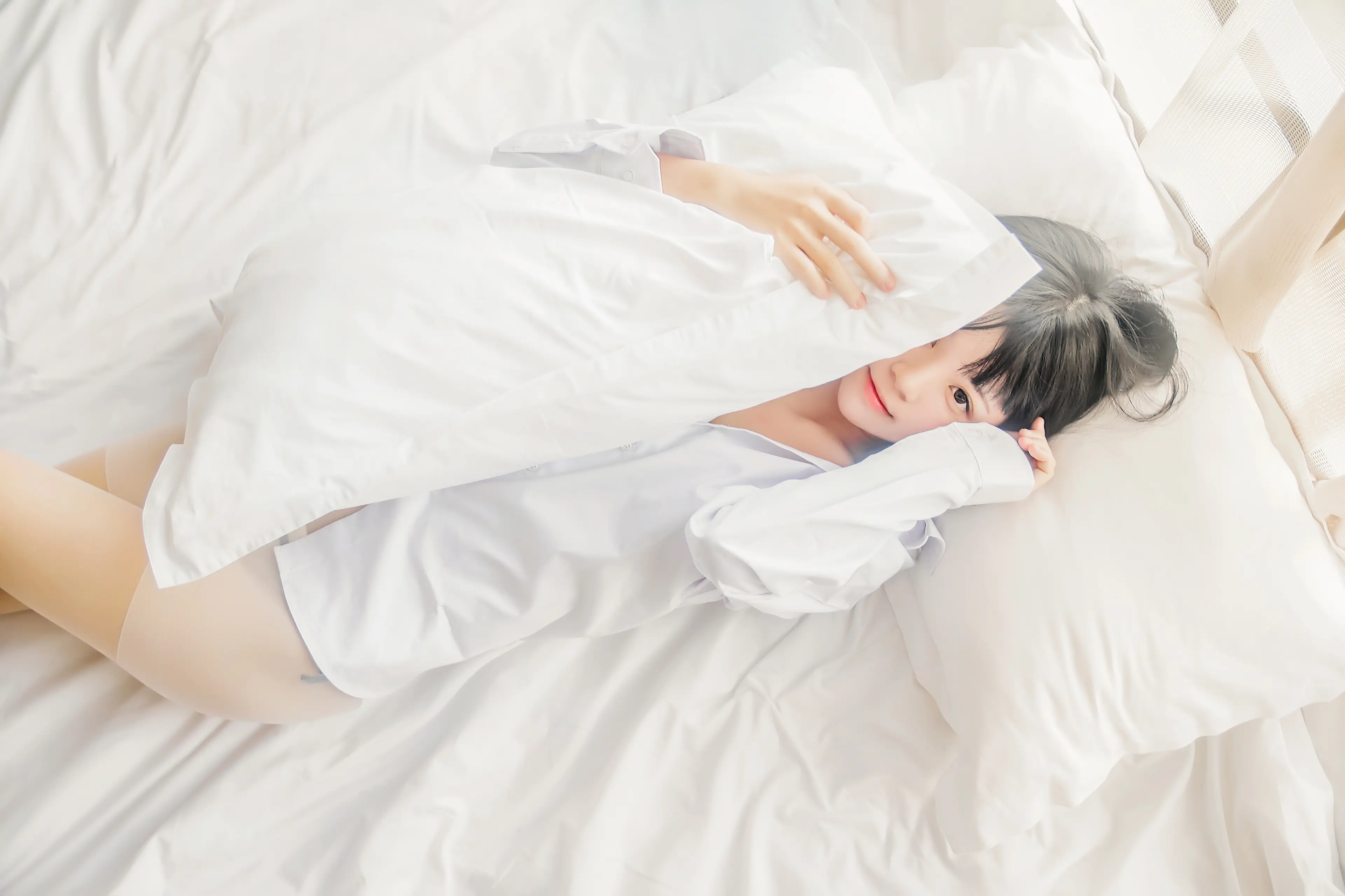 桜桃喵 白衬衫散发 [49P]