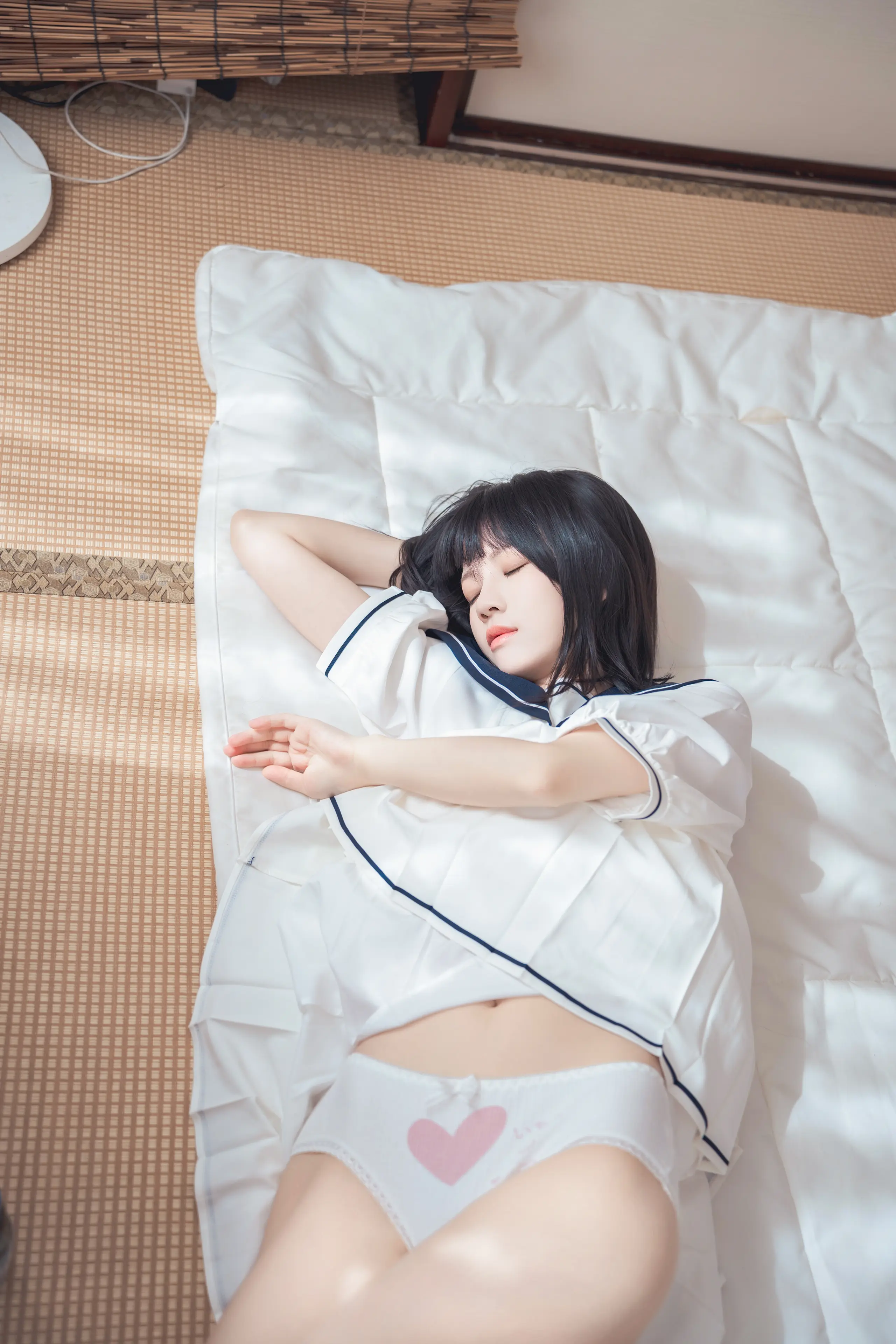 桜桃喵 盛夏制服 [39P]