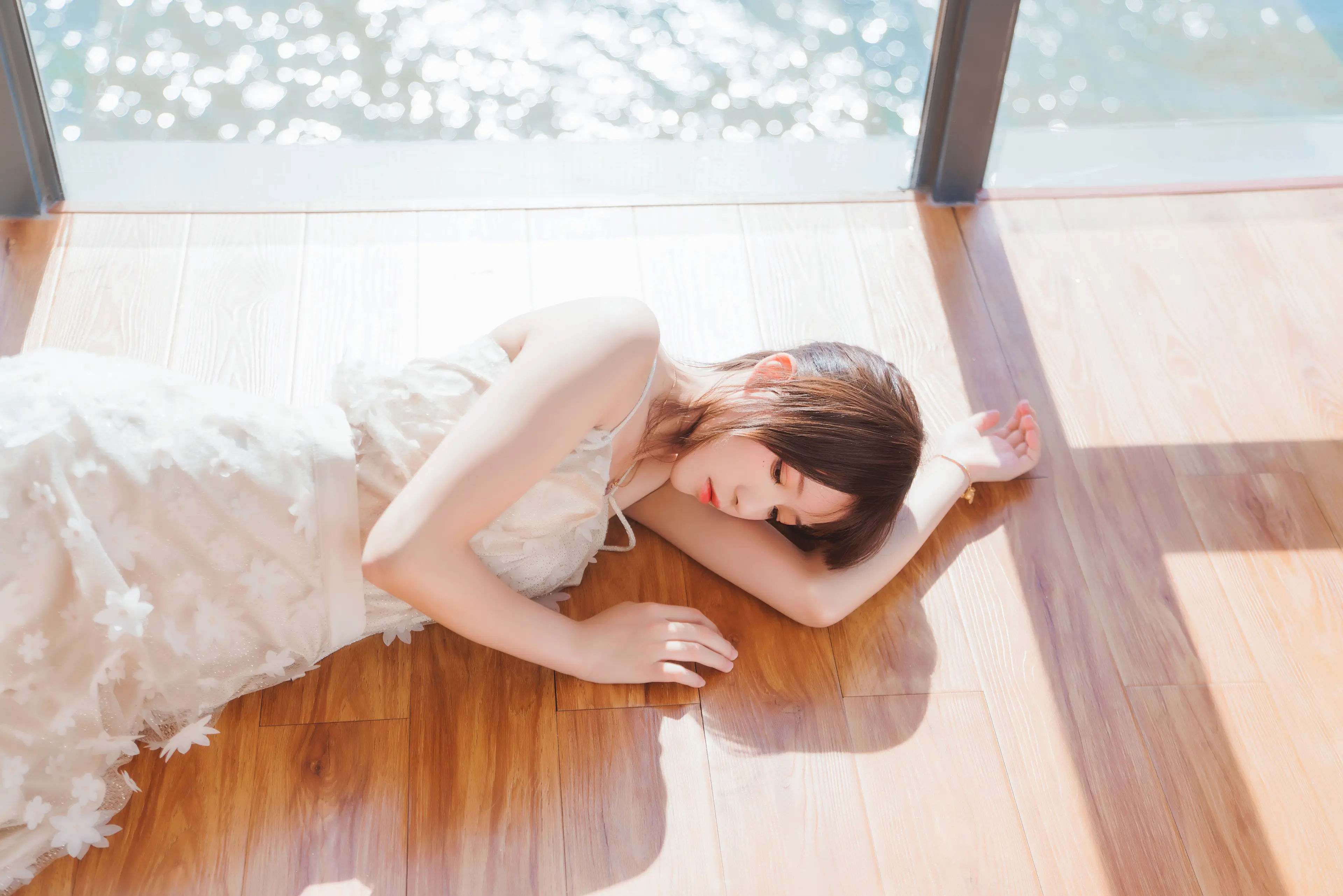 桜桃喵 粼光 [25P]