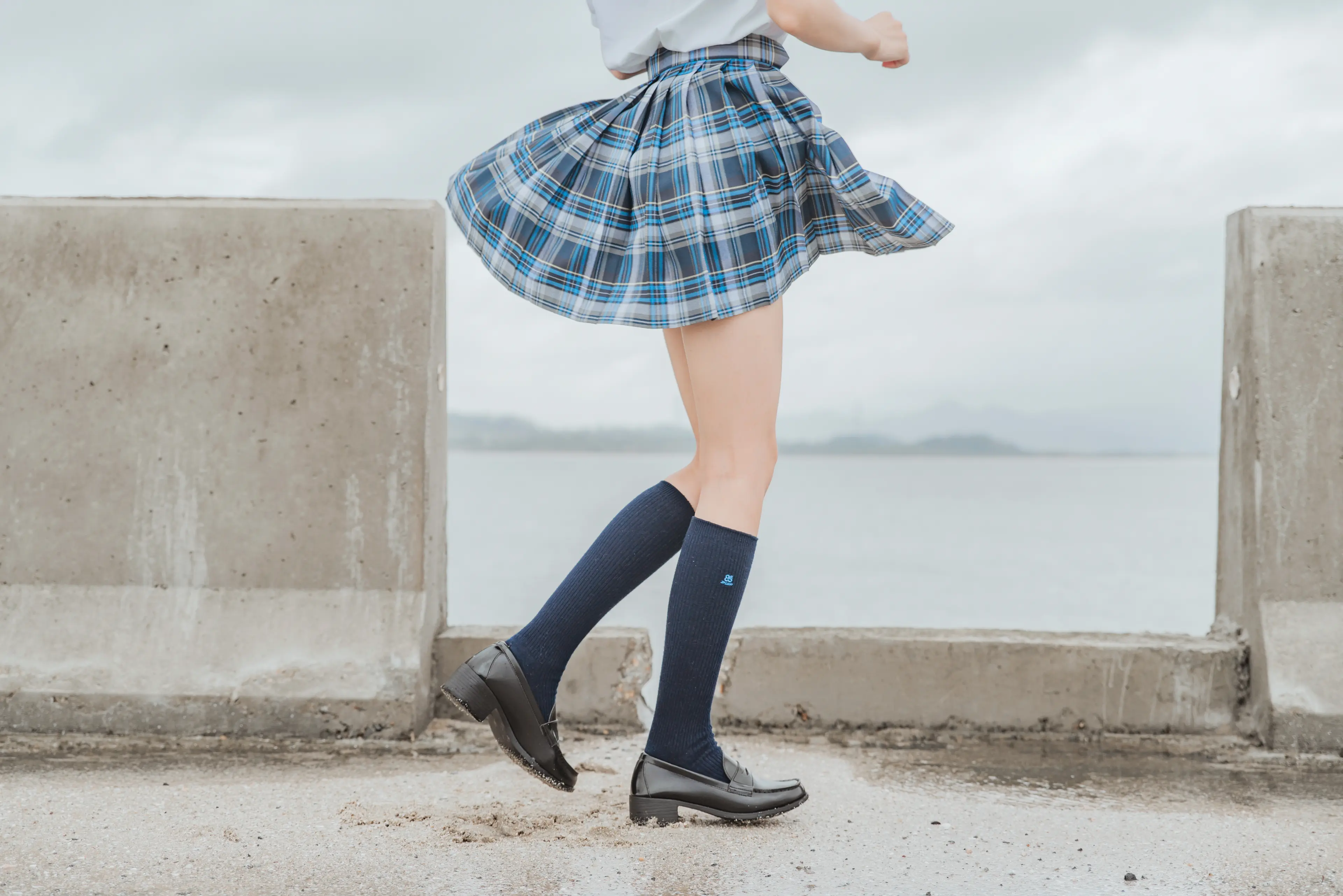 桜桃喵 耳畔的风 [27P]