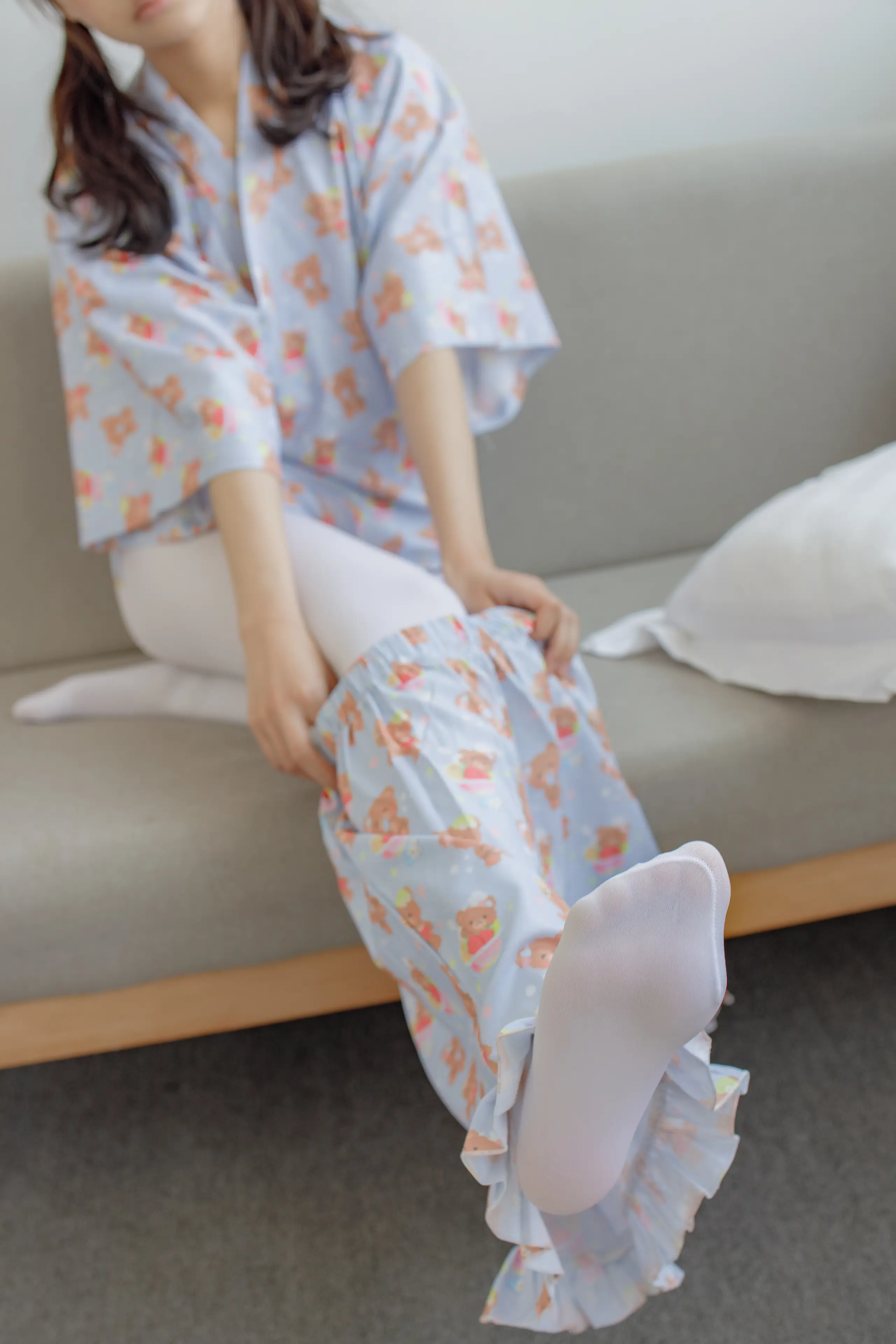 森萝财团 内部VIP系列 沙发上诱人的白丝美少女 [104P]