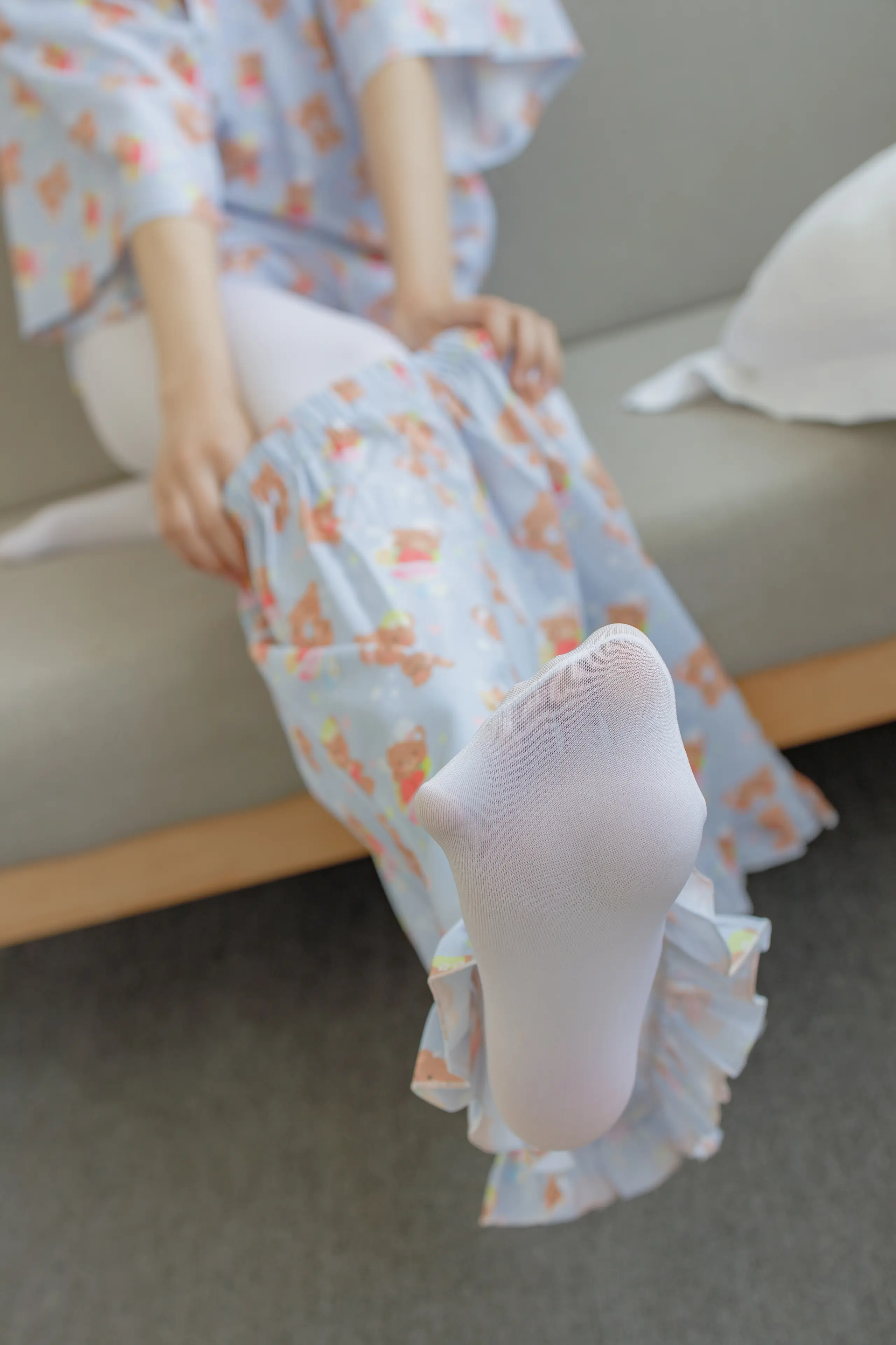 森萝财团 内部VIP系列 沙发上诱人的白丝美少女 [104P]