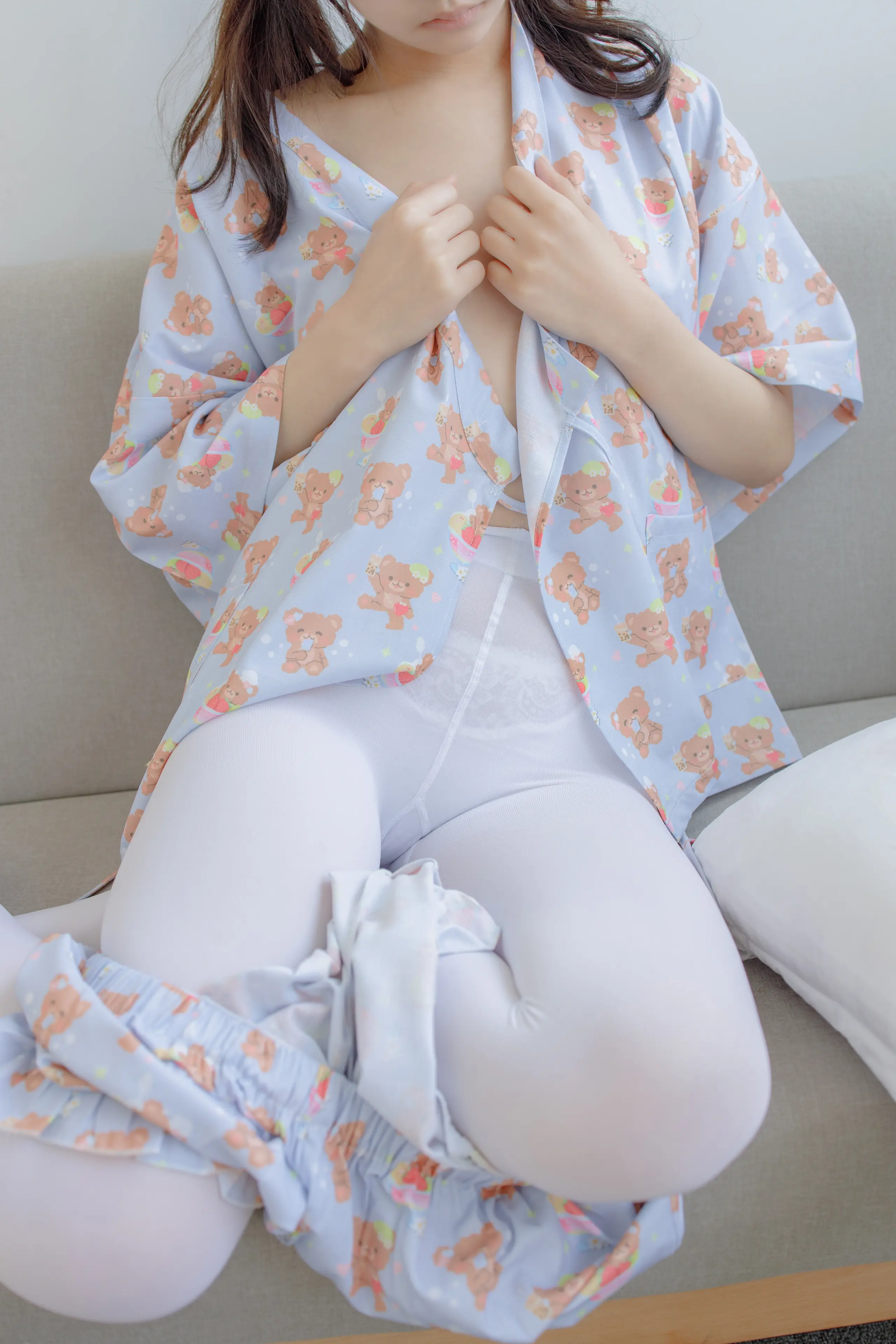 森萝财团 内部VIP系列 沙发上诱人的白丝美少女 [104P]