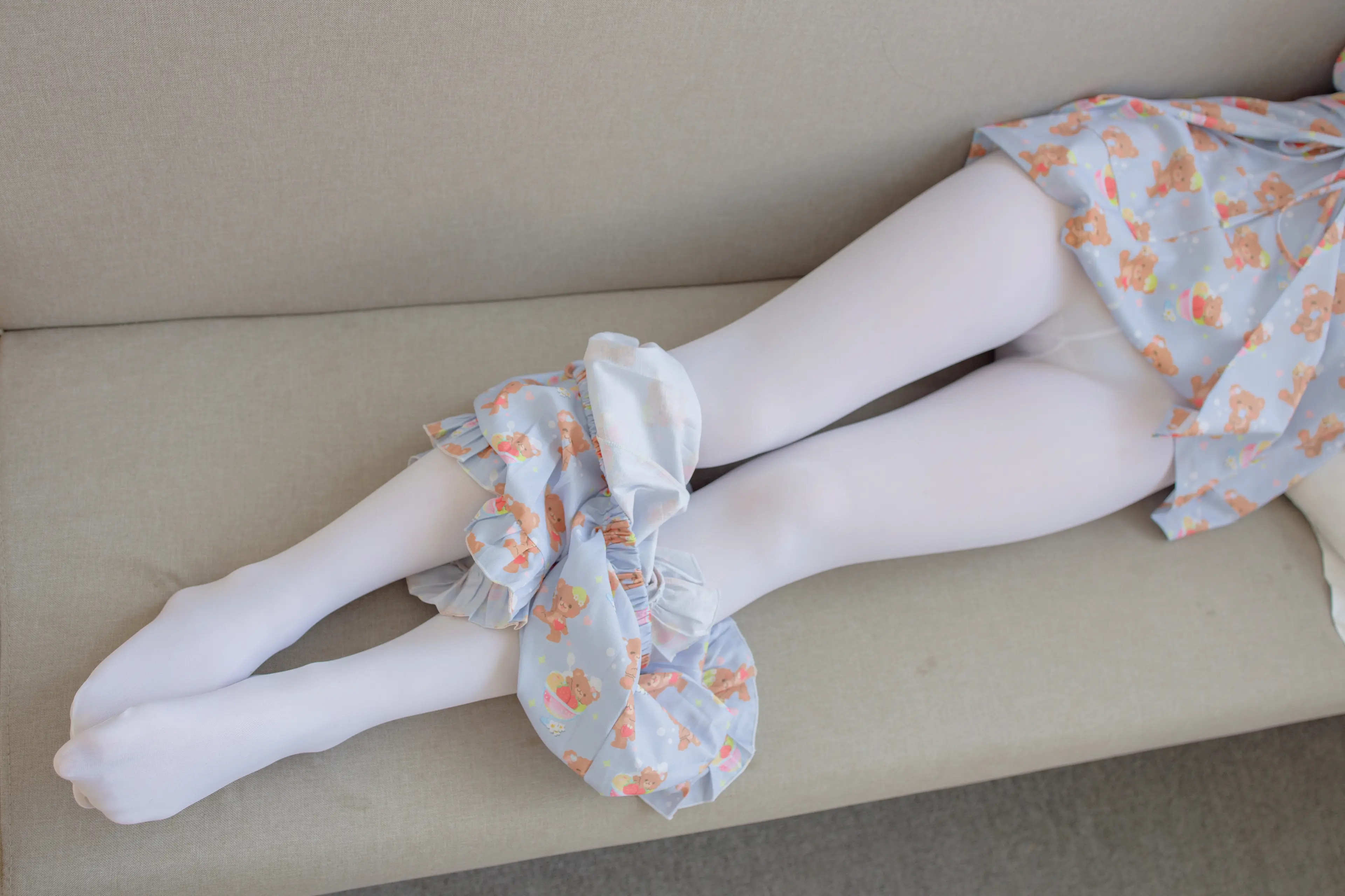 森萝财团 内部VIP系列 沙发上诱人的白丝美少女 [104P]