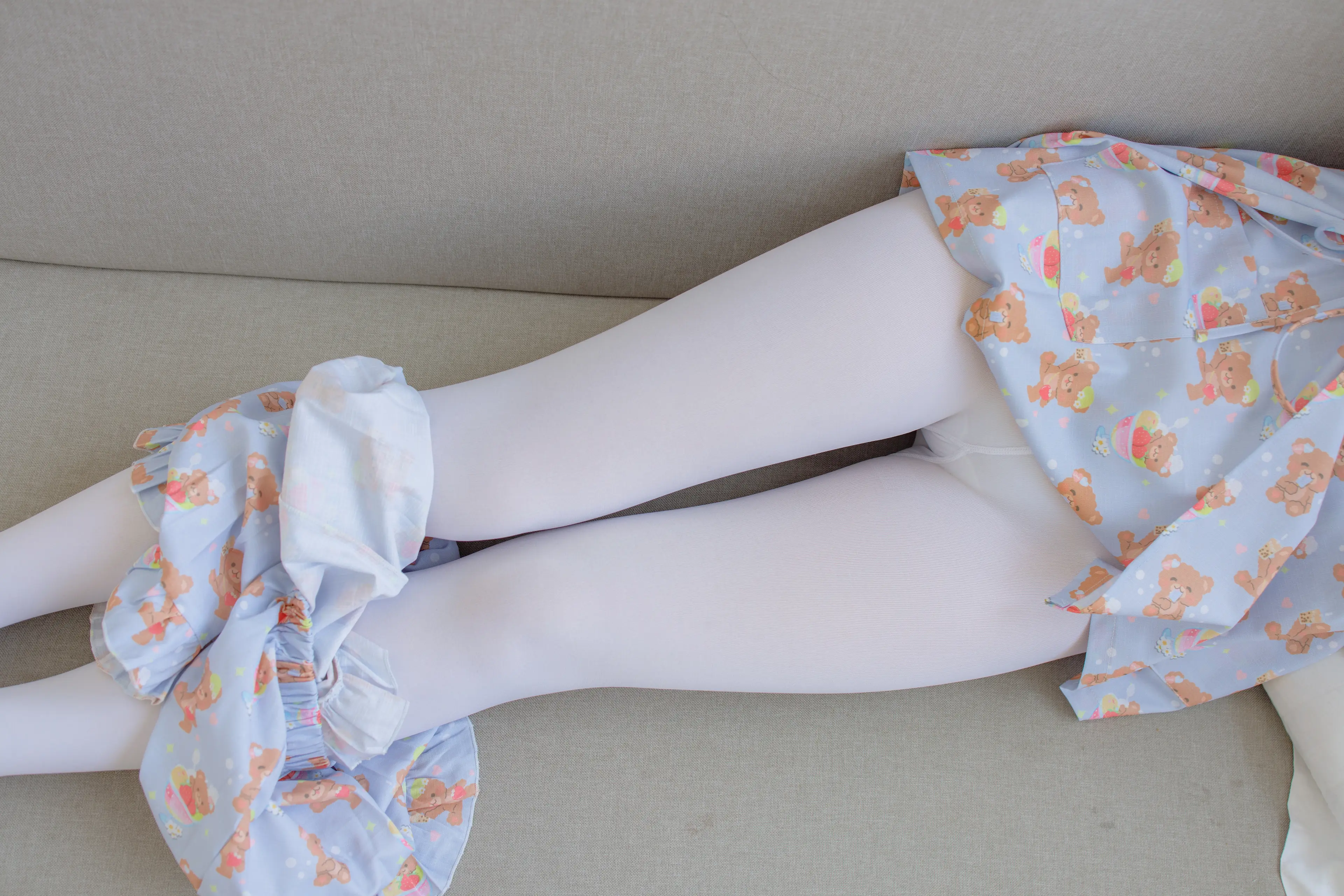 森萝财团 内部VIP系列 沙发上诱人的白丝美少女 [104P]