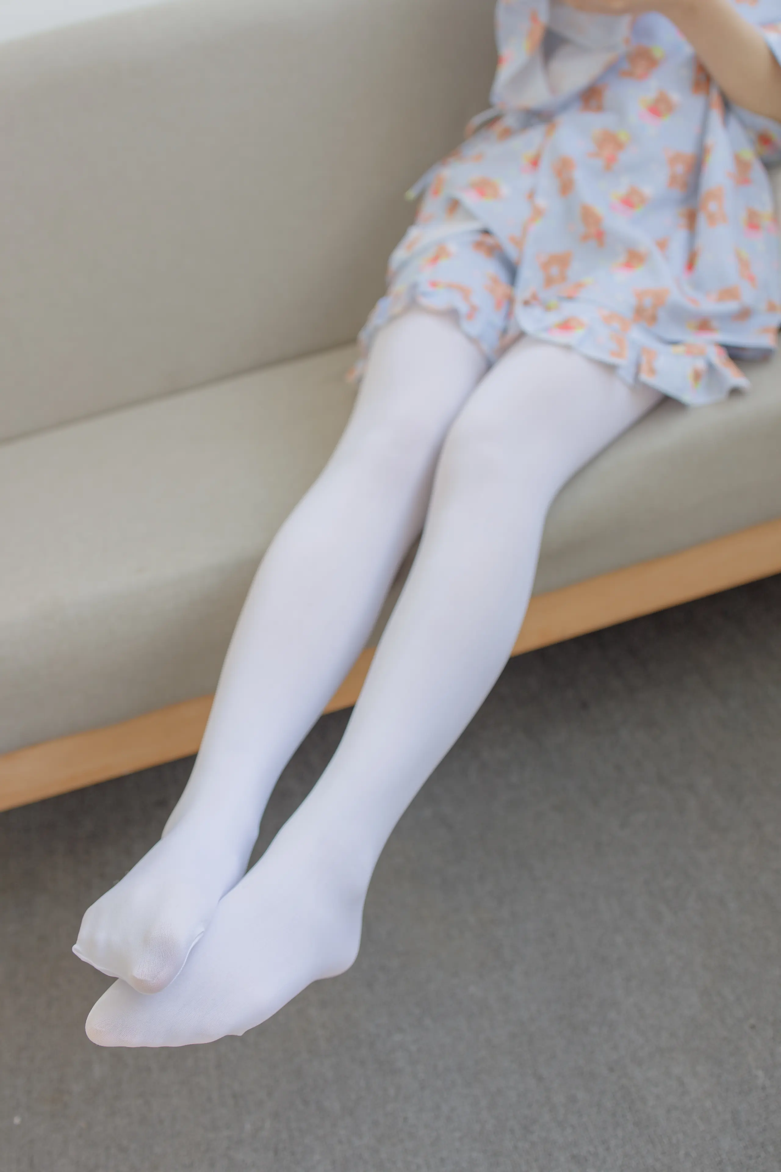 森萝财团 内部VIP系列 沙发上诱人的白丝美少女 [104P]