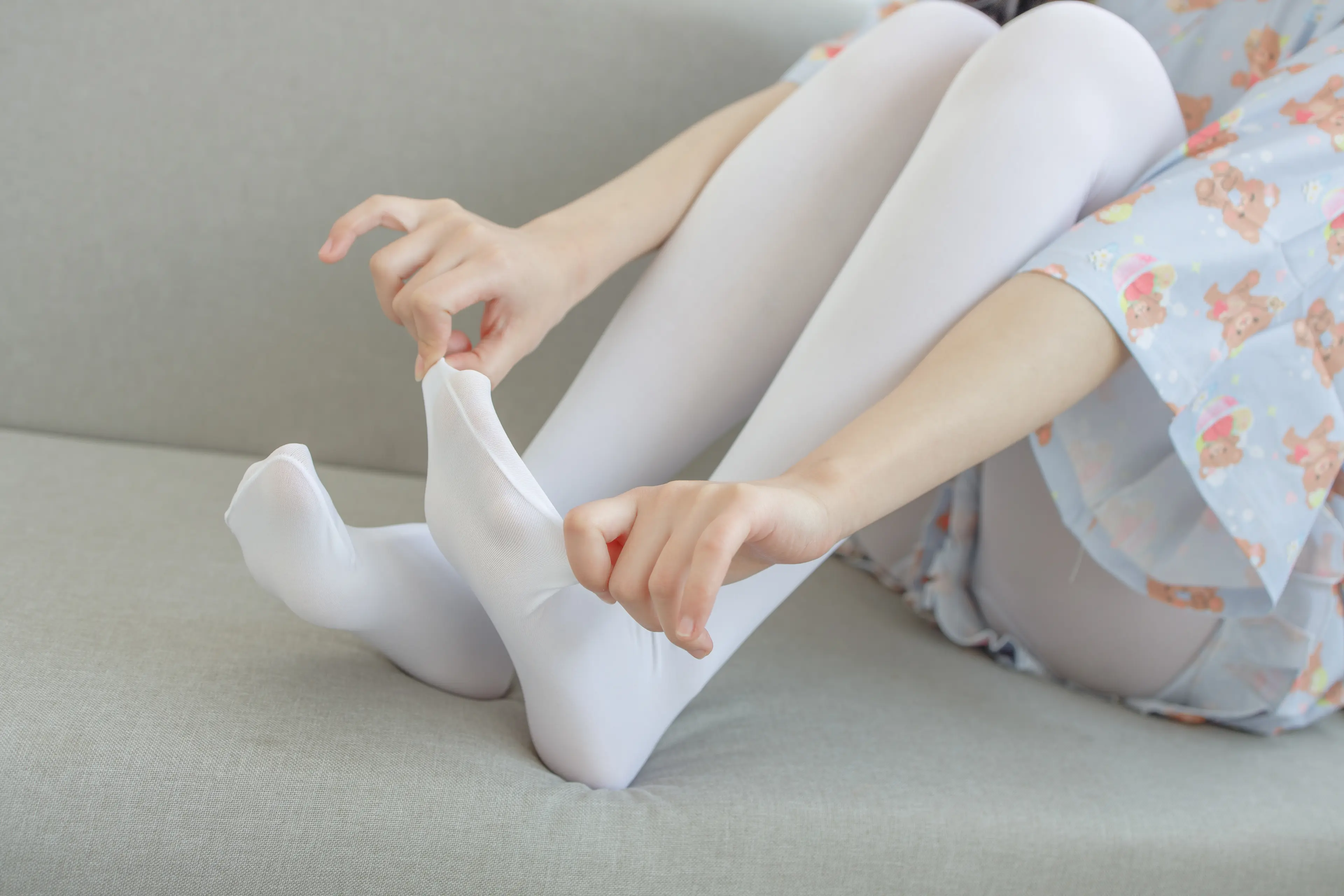 森萝财团 内部VIP系列 沙发上诱人的白丝美少女 [104P]