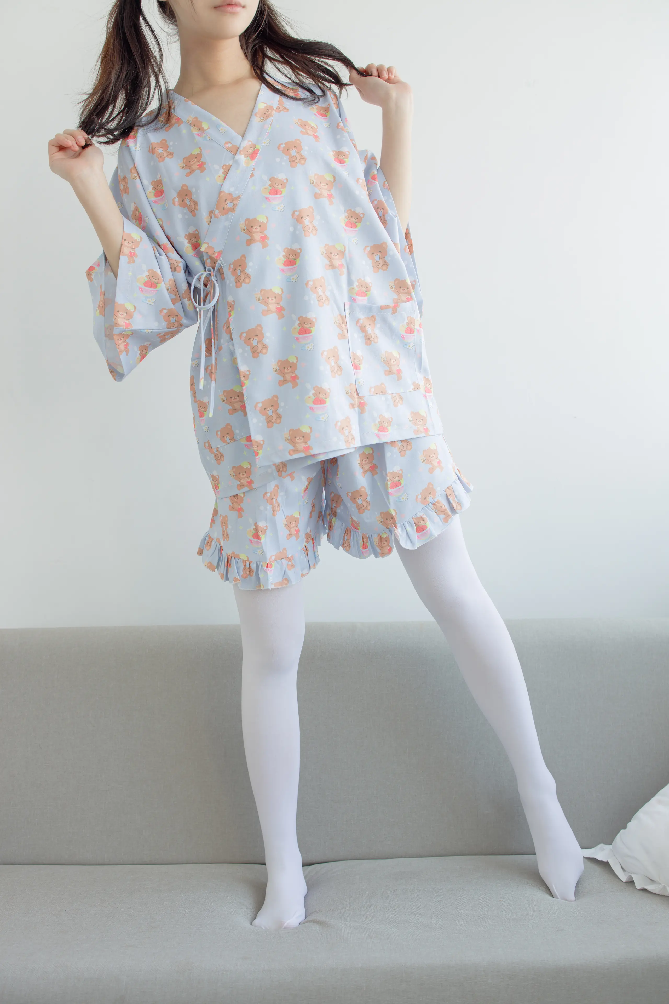 森萝财团 内部VIP系列 沙发上诱人的白丝美少女 [104P]