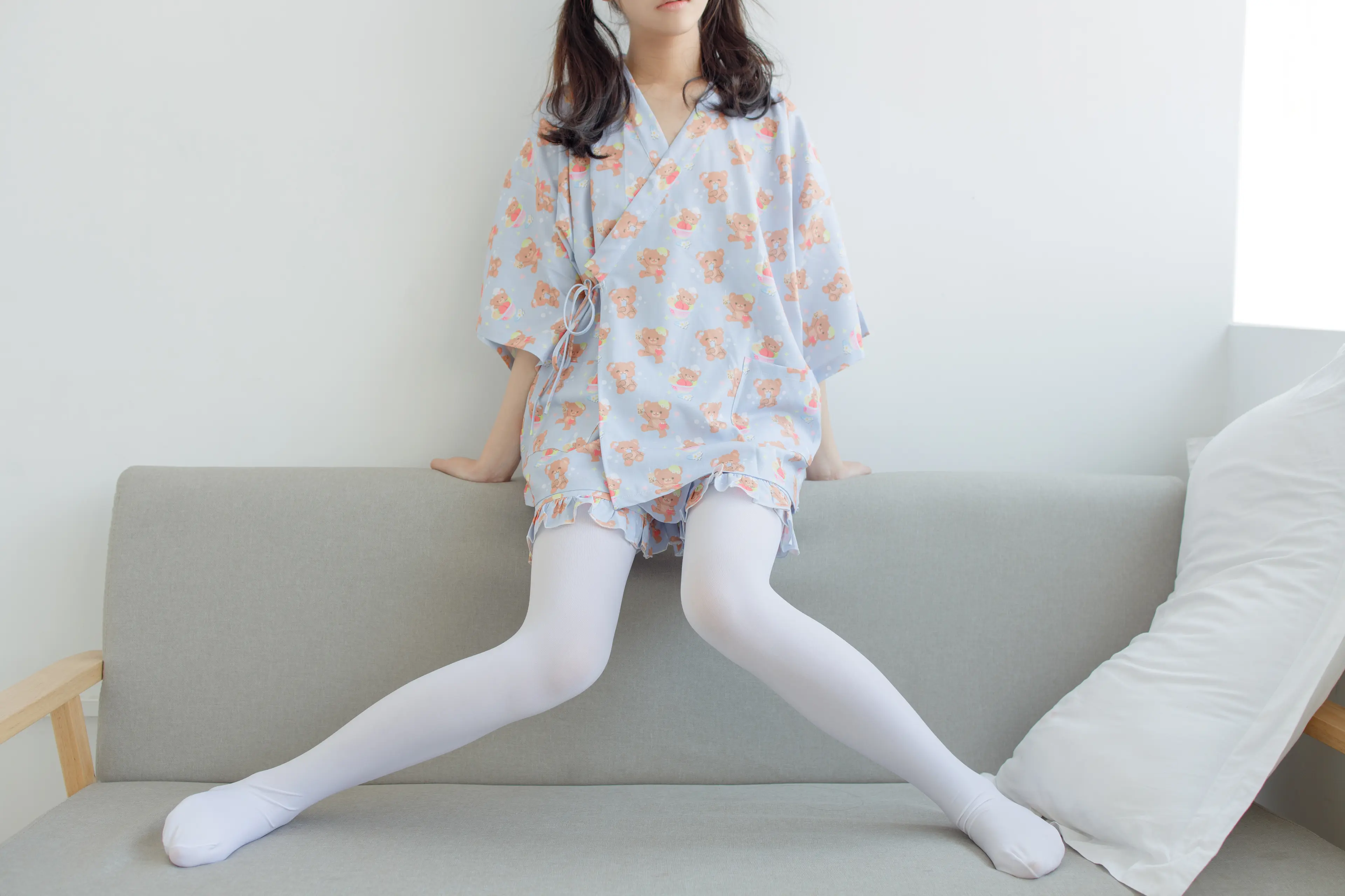 森萝财团 内部VIP系列 沙发上诱人的白丝美少女 [104P]