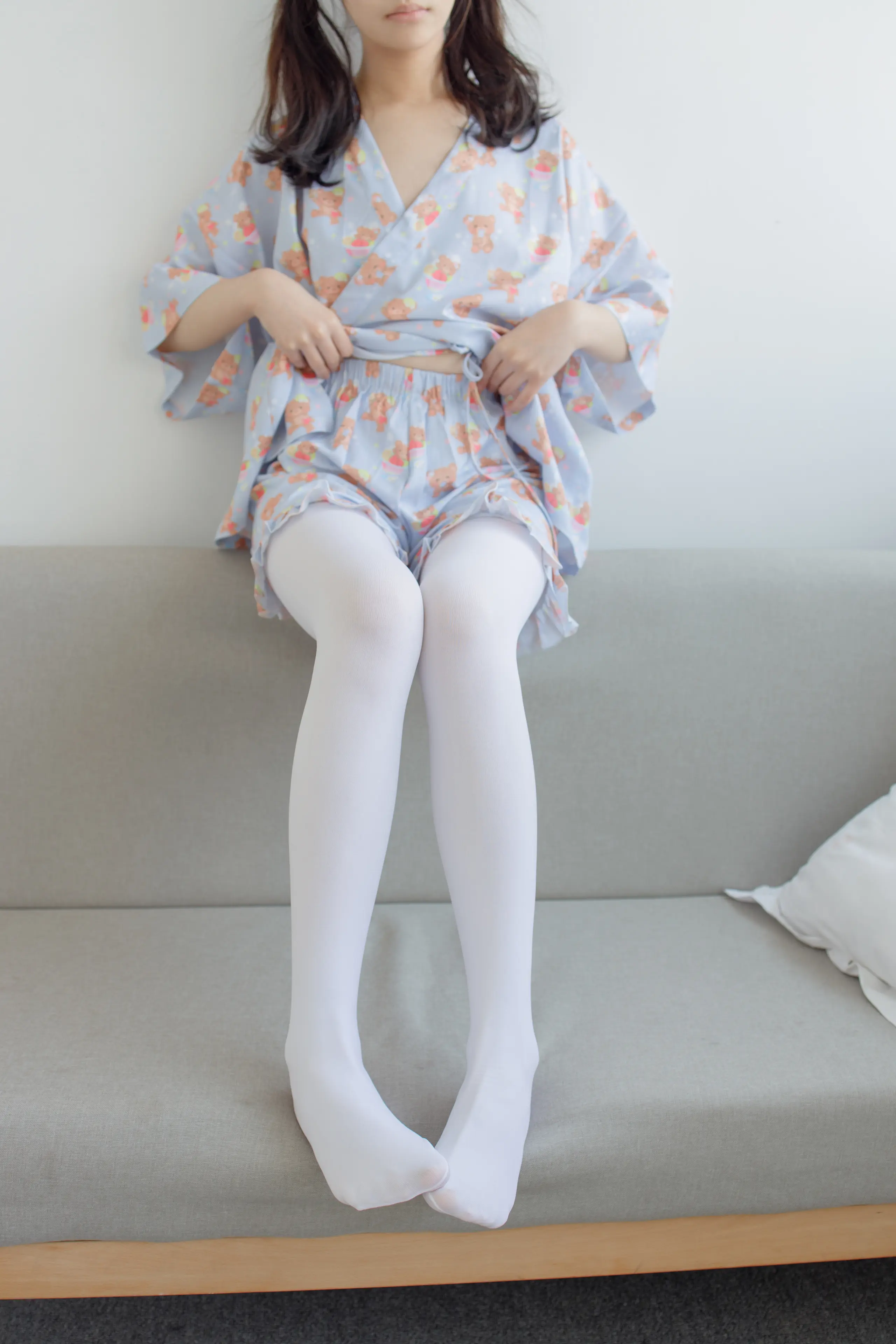 森萝财团 内部VIP系列 沙发上诱人的白丝美少女 [104P]