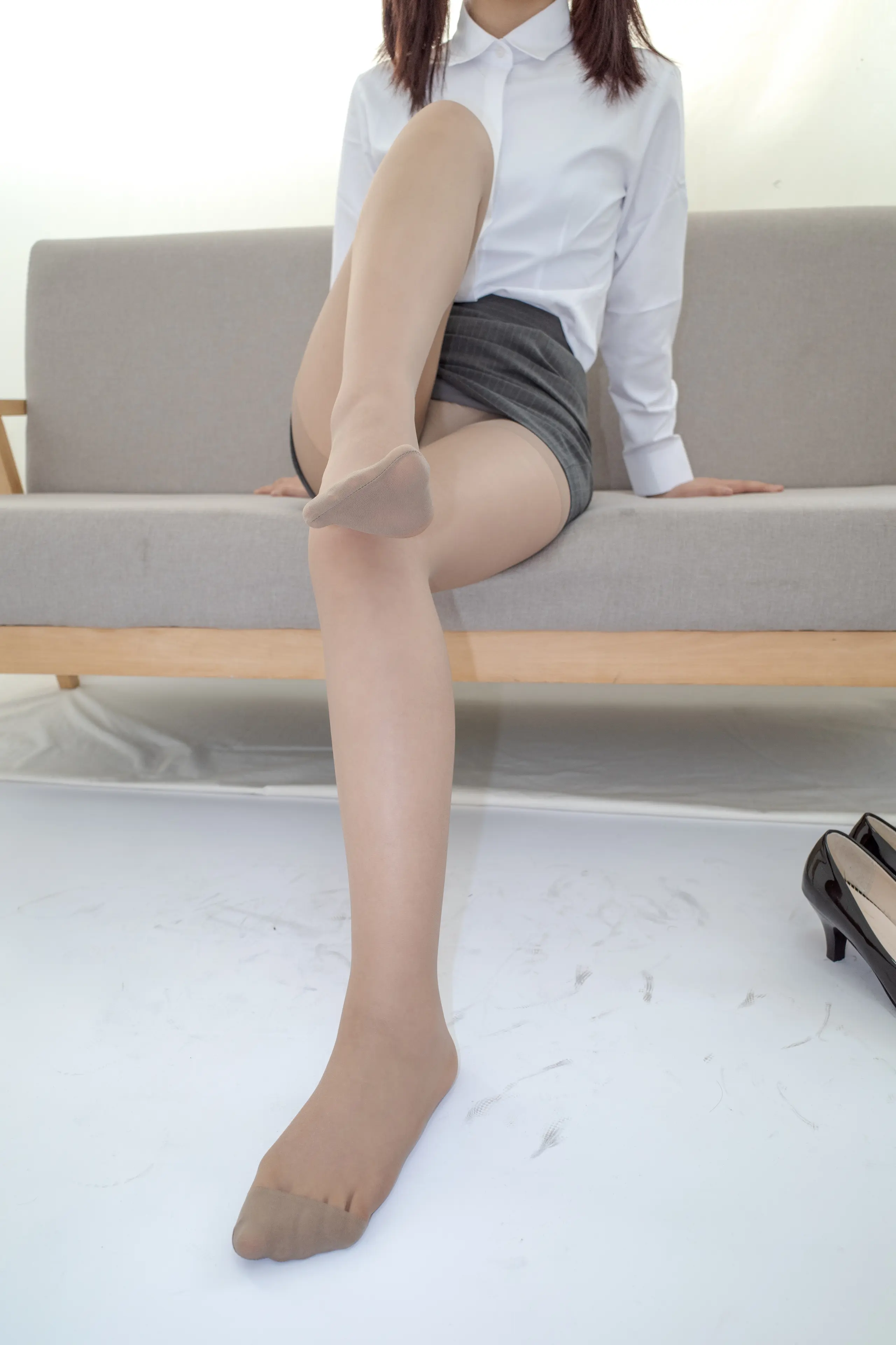 森萝财团 内部VIP系列 经典的白衬衫黑短裙职场0L灰丝 [91P]