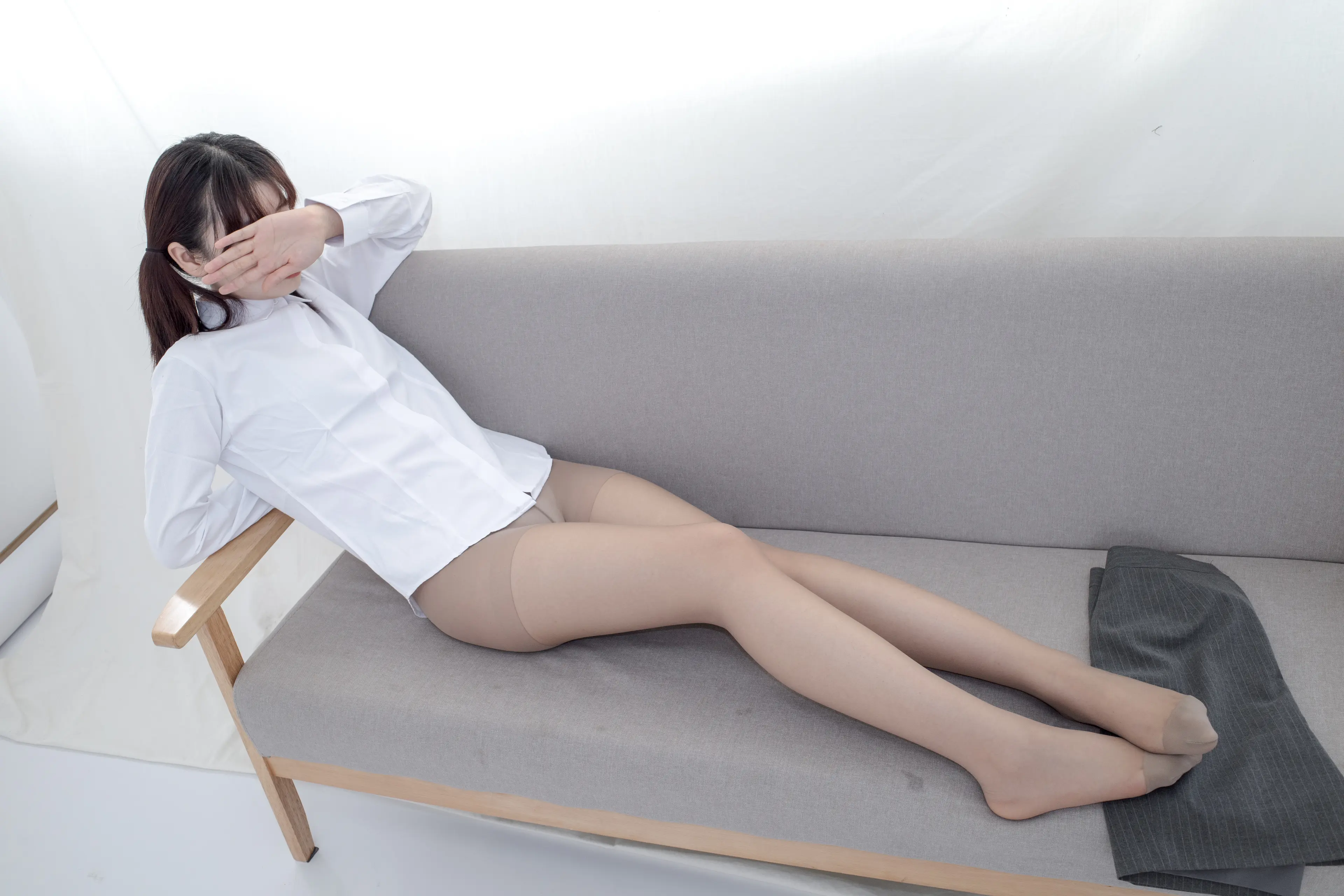 森萝财团 内部VIP系列 经典的白衬衫黑短裙职场0L灰丝 [91P]