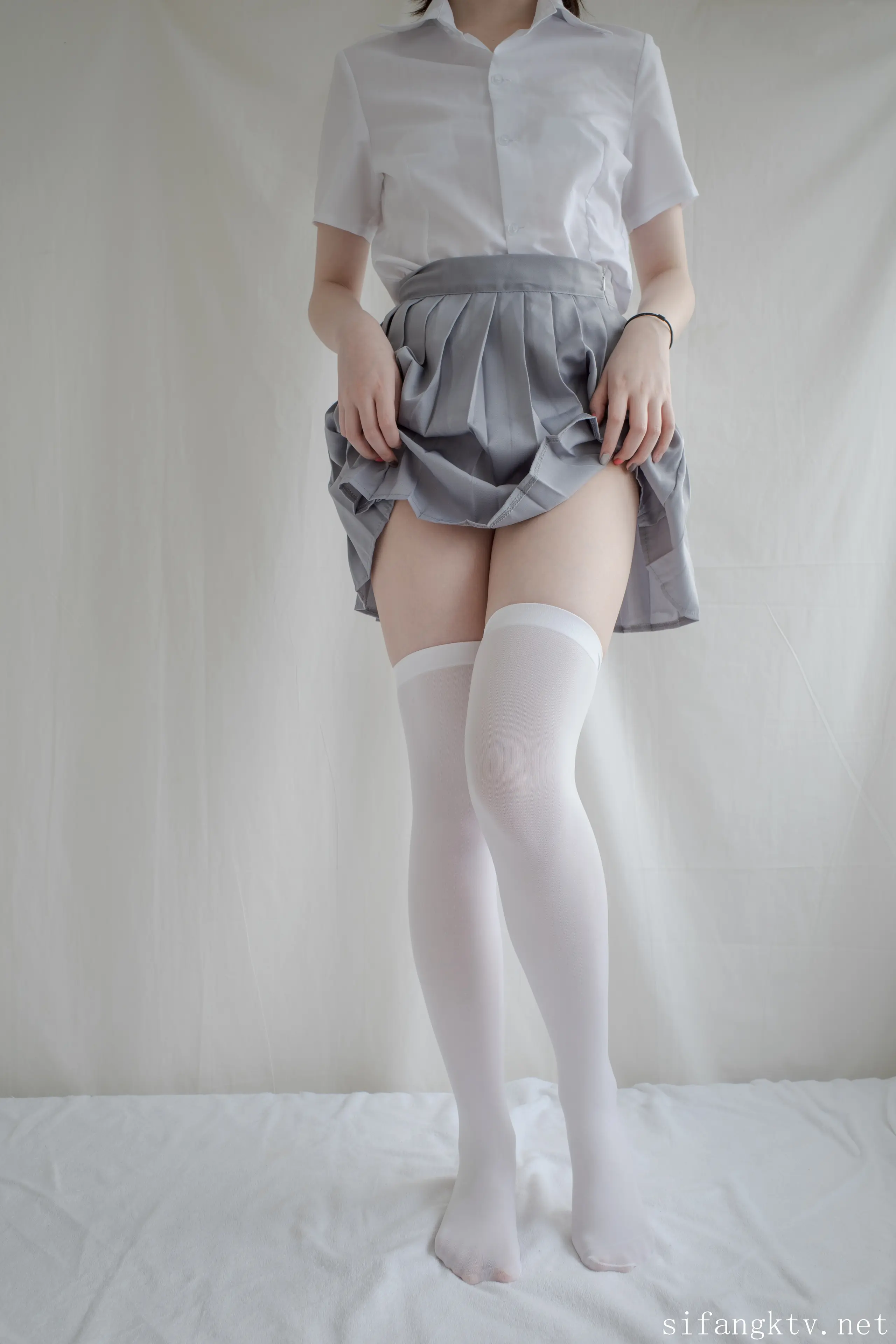 森萝财团 小糕 JK制服香蕉 [99P]