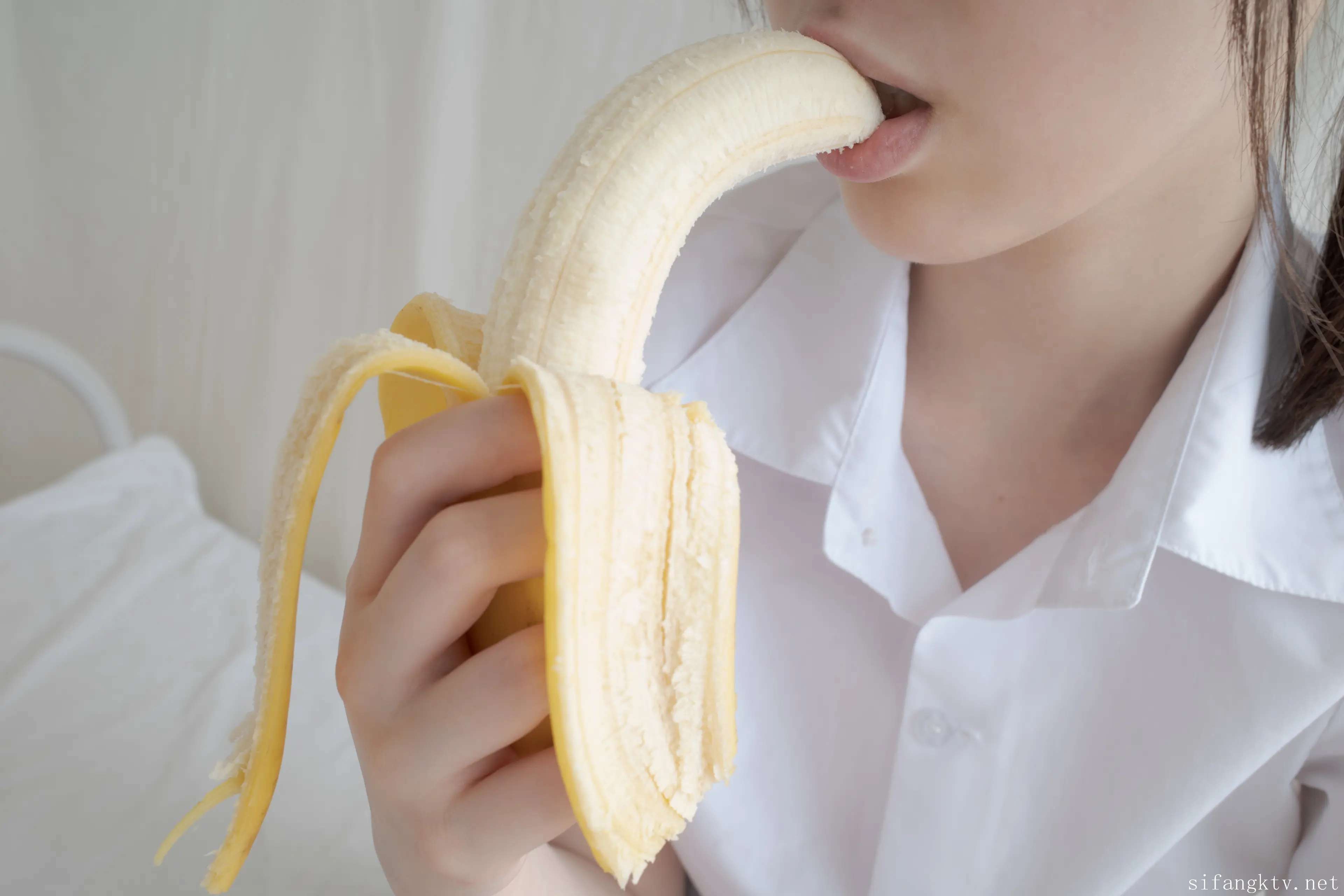 森萝财团 小糕 JK制服香蕉 [99P]