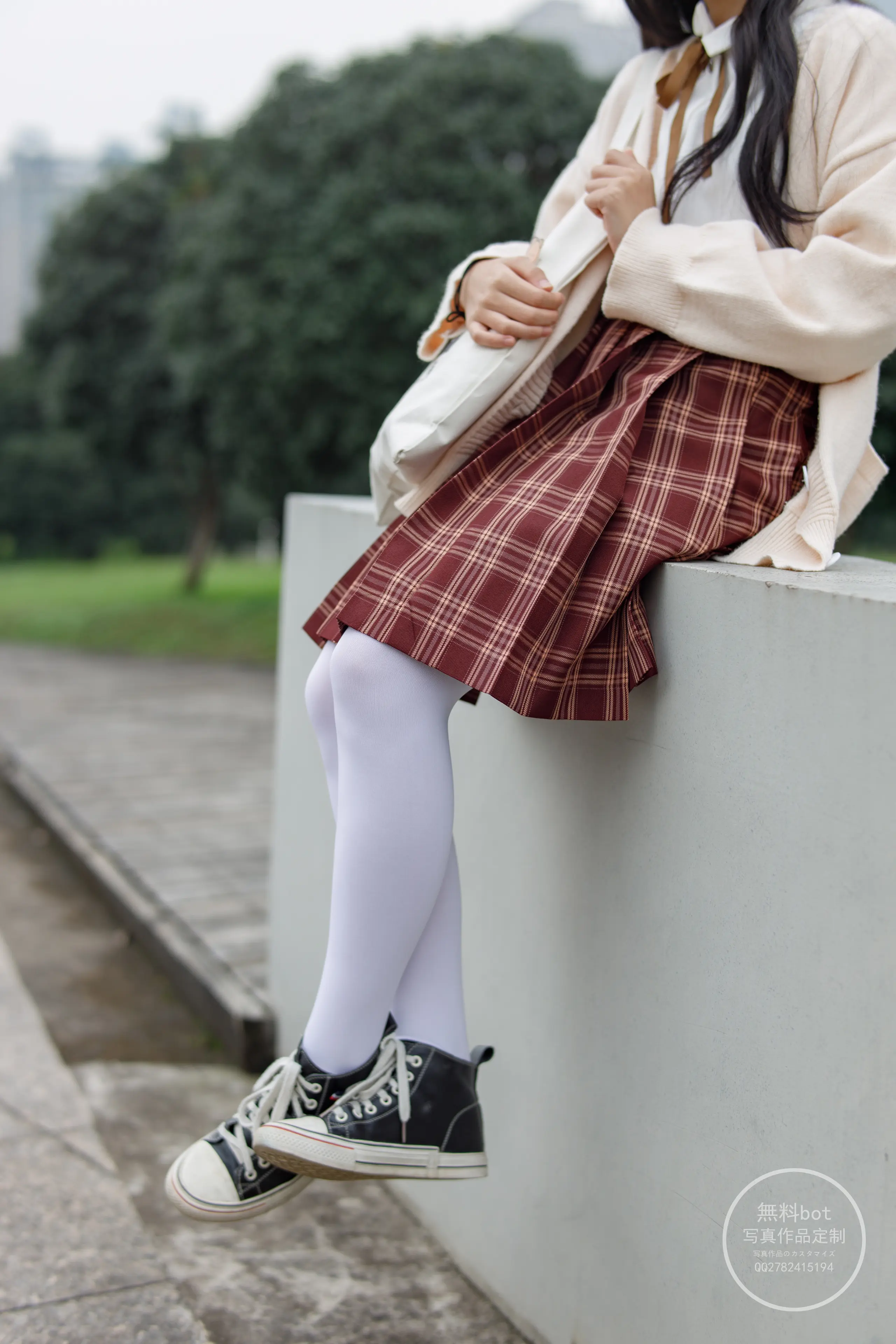 森萝财团 有料 依依 户外白丝JK制服 [90P]