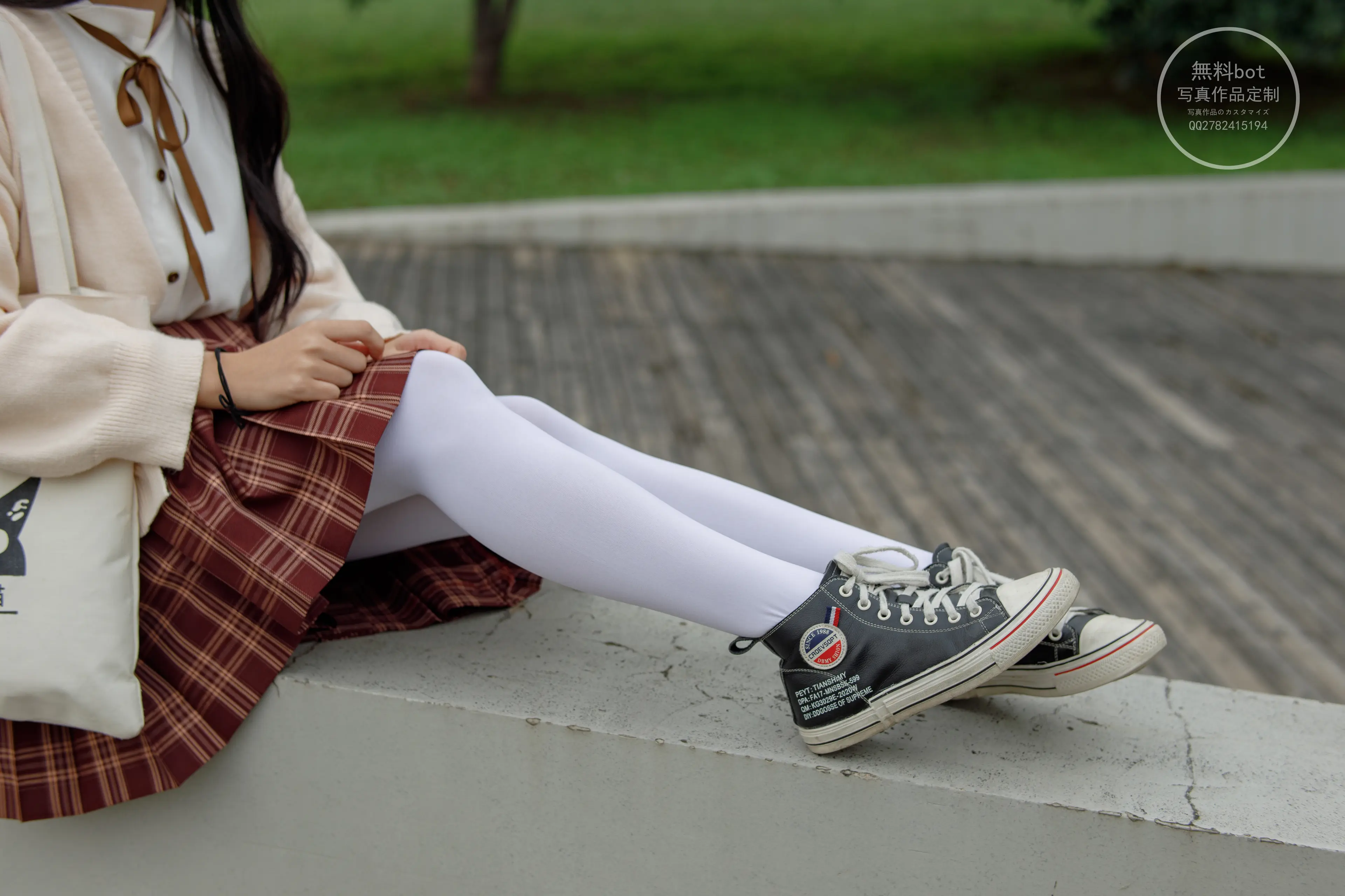 森萝财团 有料 依依 户外白丝JK制服 [90P]