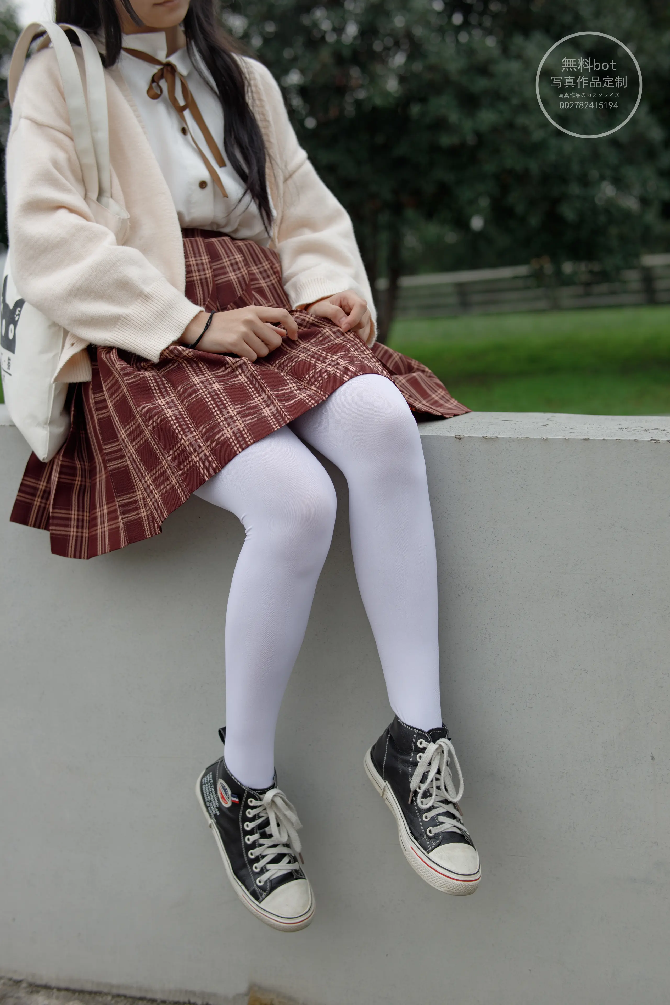 森萝财团 有料 依依 户外白丝JK制服 [90P]