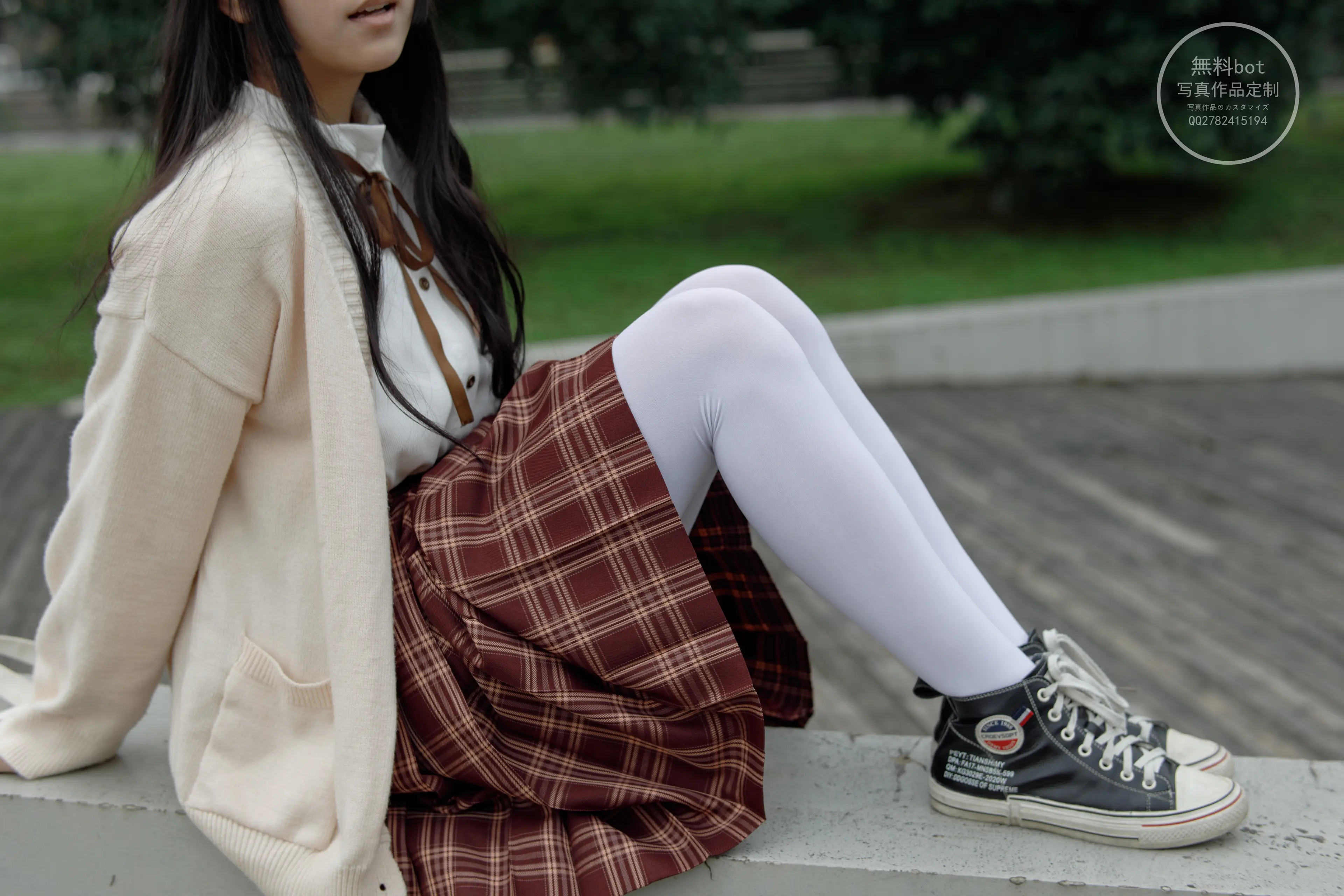 森萝财团 有料 依依 户外白丝JK制服 [90P]