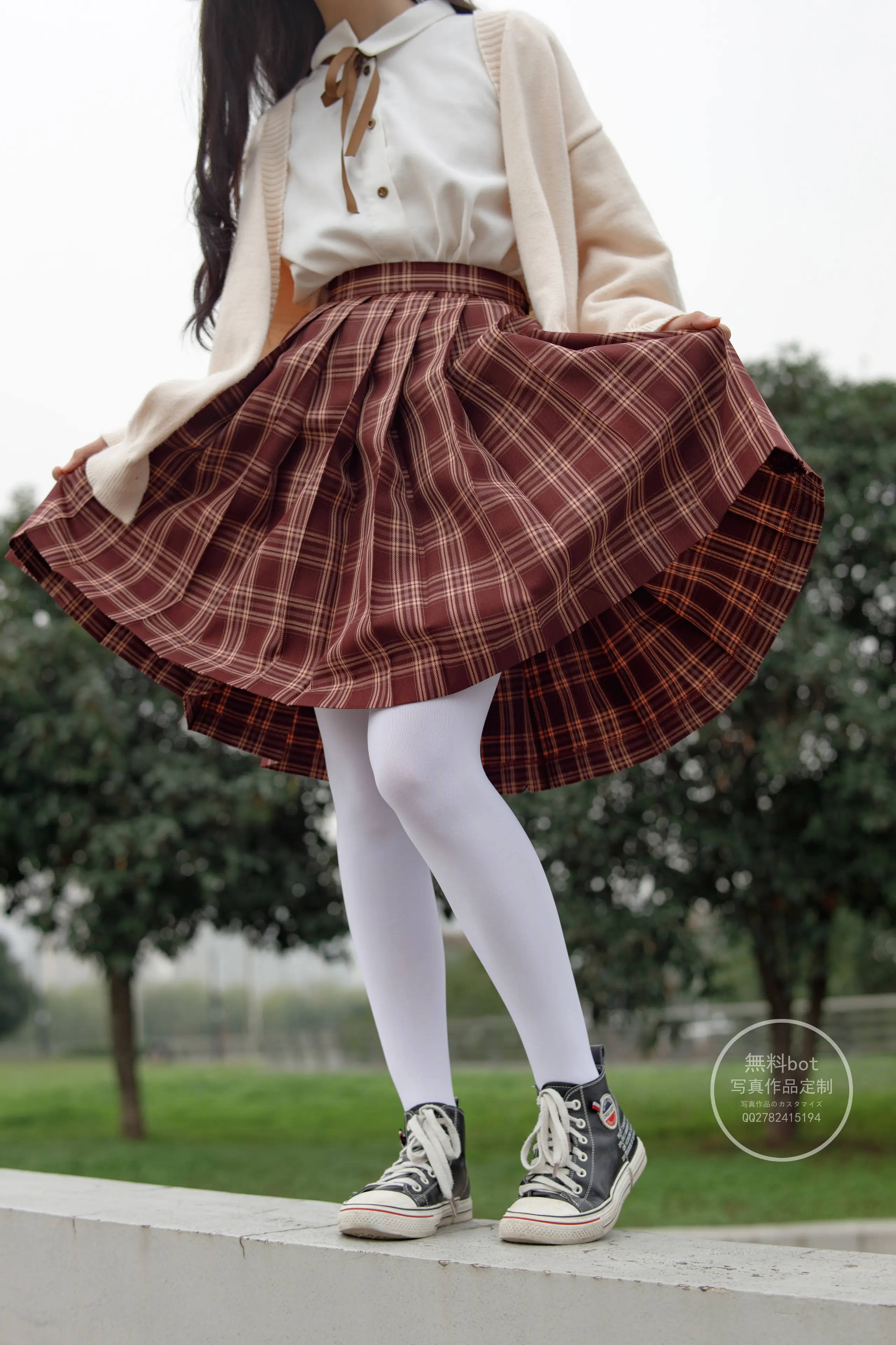 森萝财团 有料 依依 户外白丝JK制服 [90P]