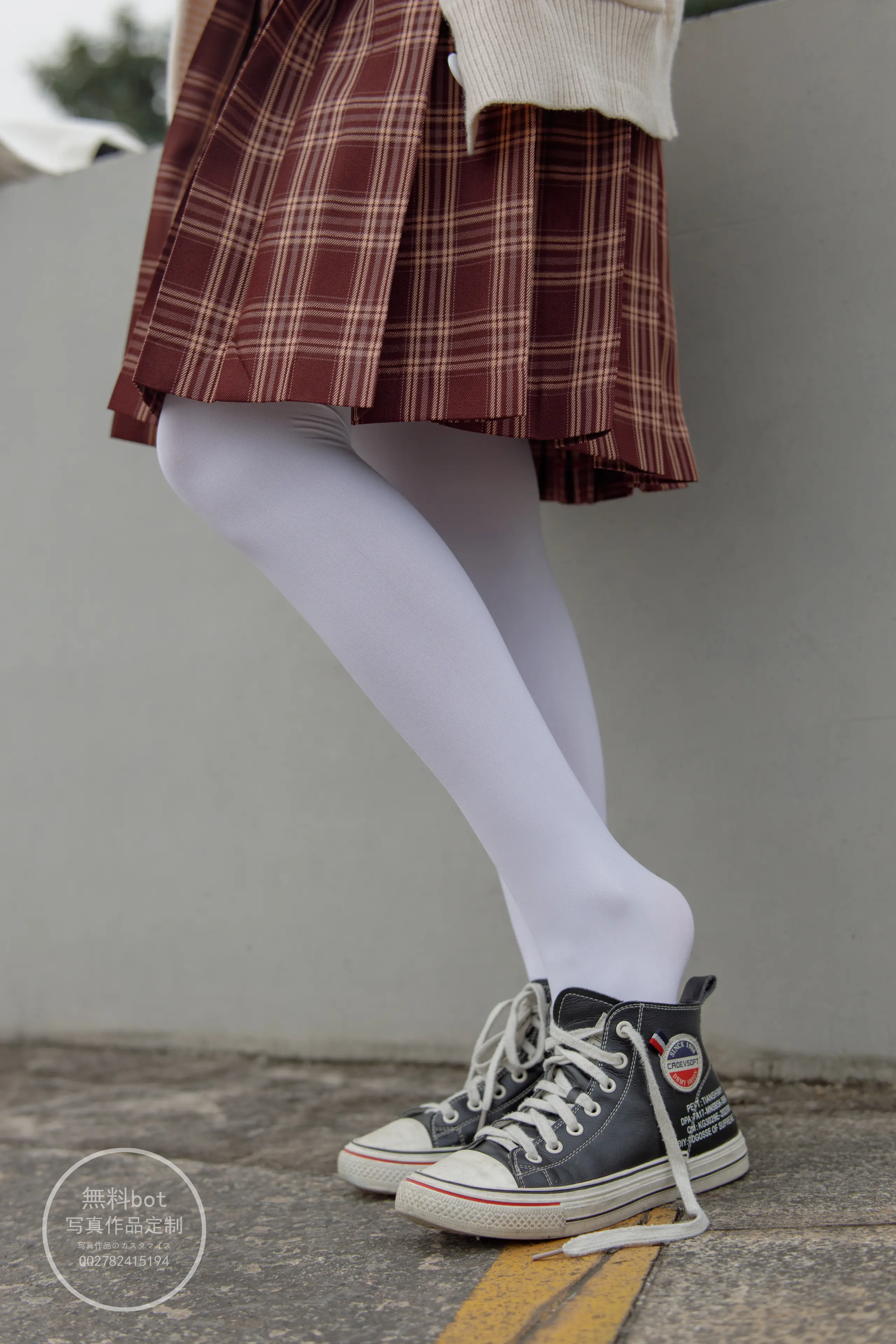 森萝财团 有料 依依 户外白丝JK制服 [90P]