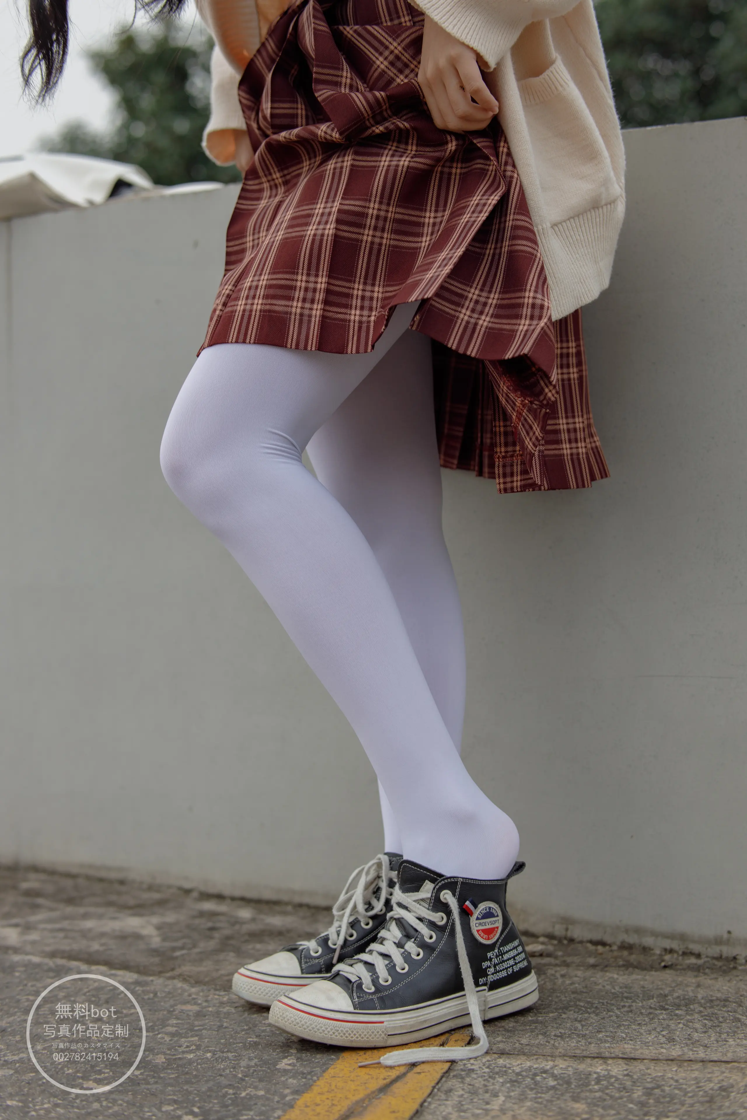 森萝财团 有料 依依 户外白丝JK制服 [90P]