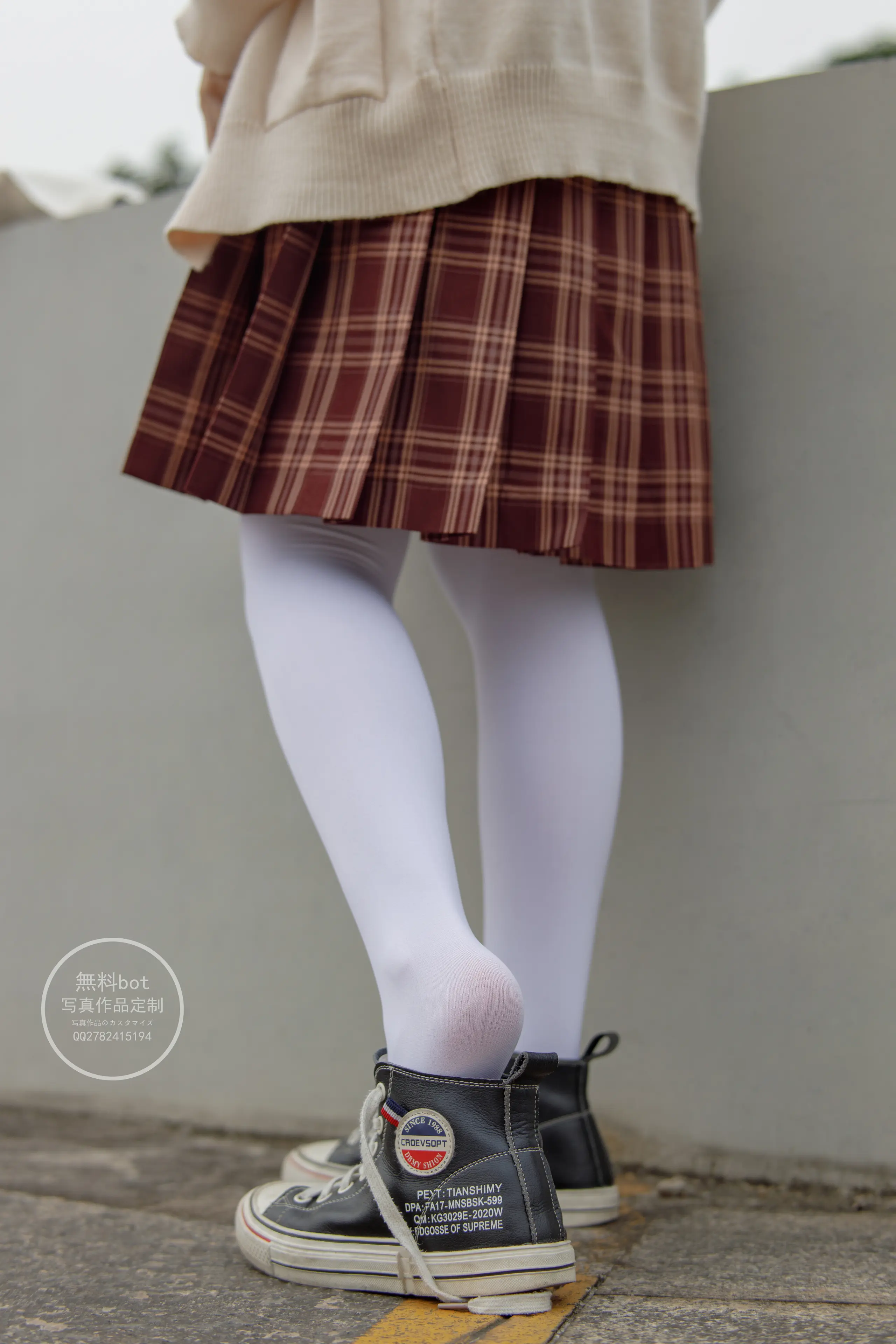 森萝财团 有料 依依 户外白丝JK制服 [90P]