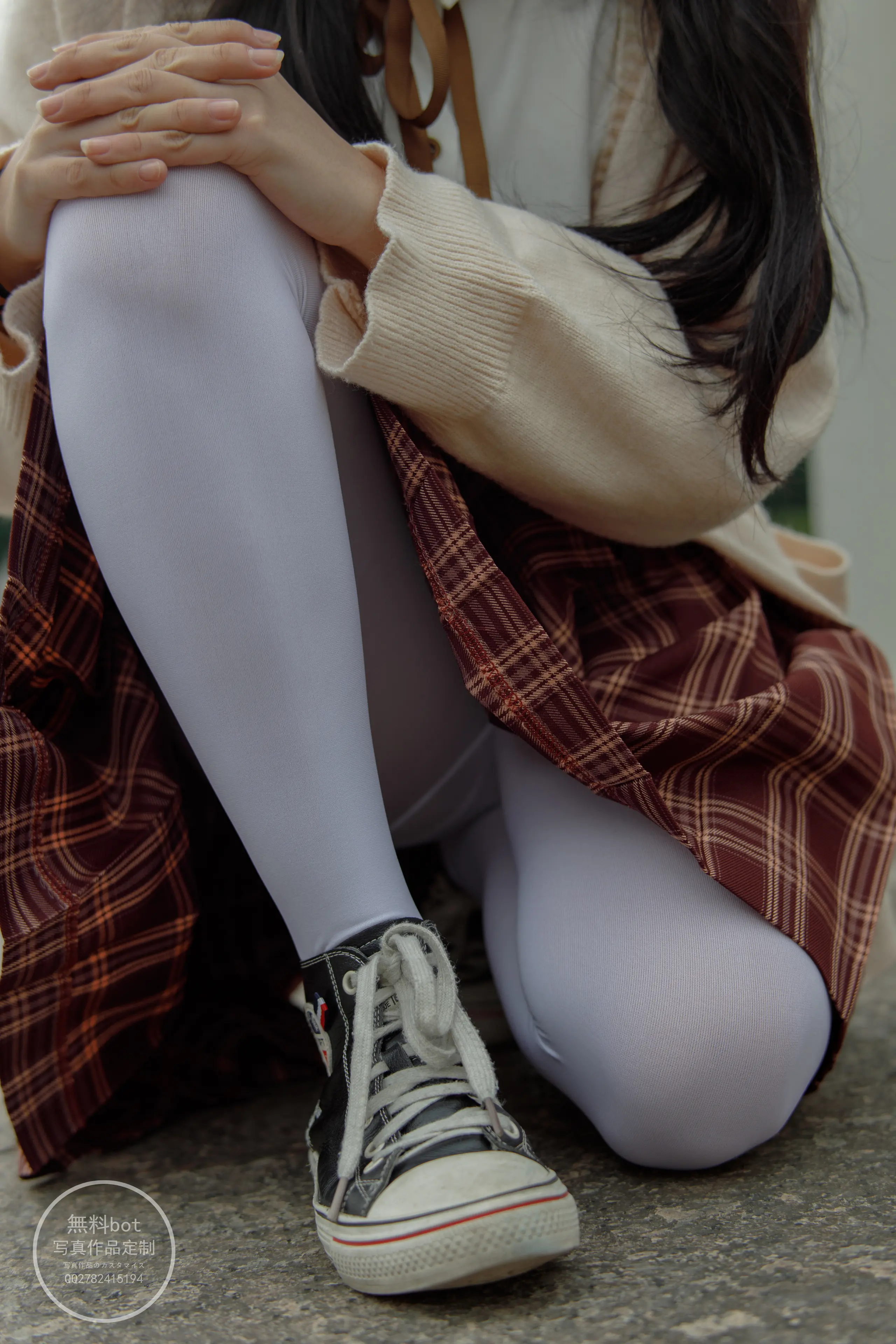 森萝财团 有料 依依 户外白丝JK制服 [90P]