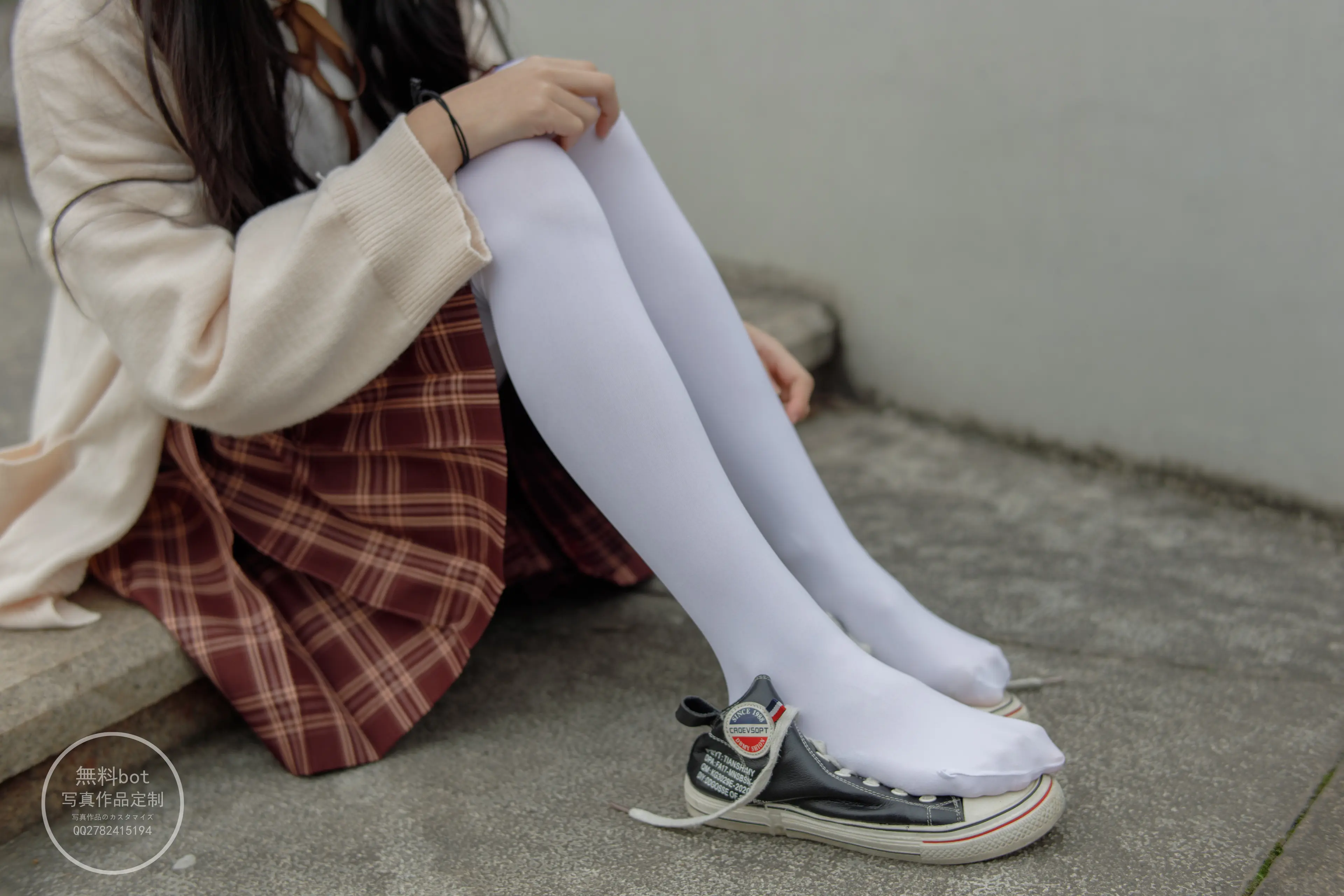 森萝财团 有料 依依 户外白丝JK制服 [90P]