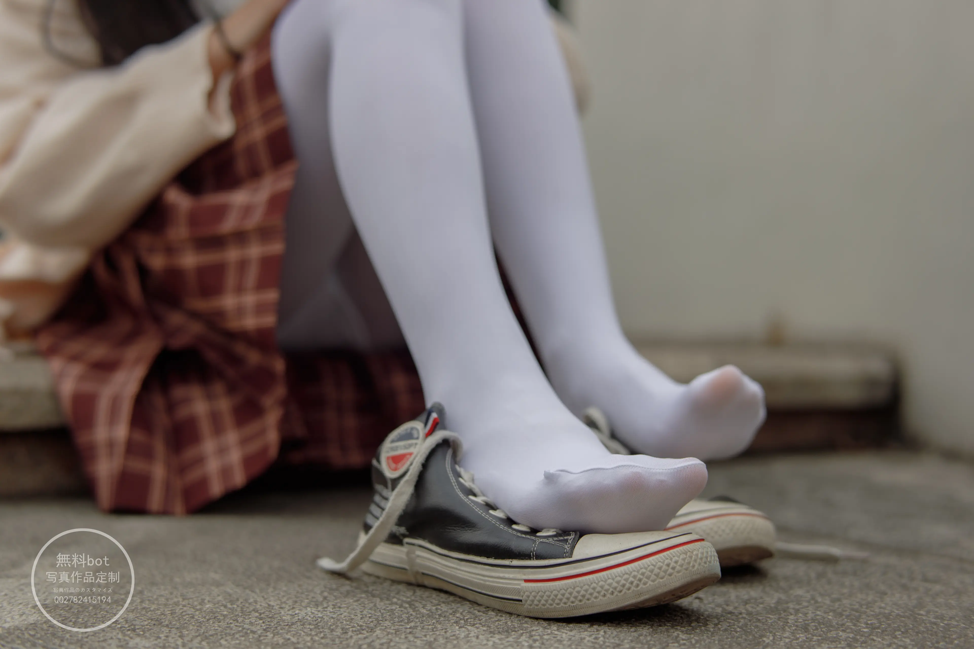 森萝财团 有料 依依 户外白丝JK制服 [90P]