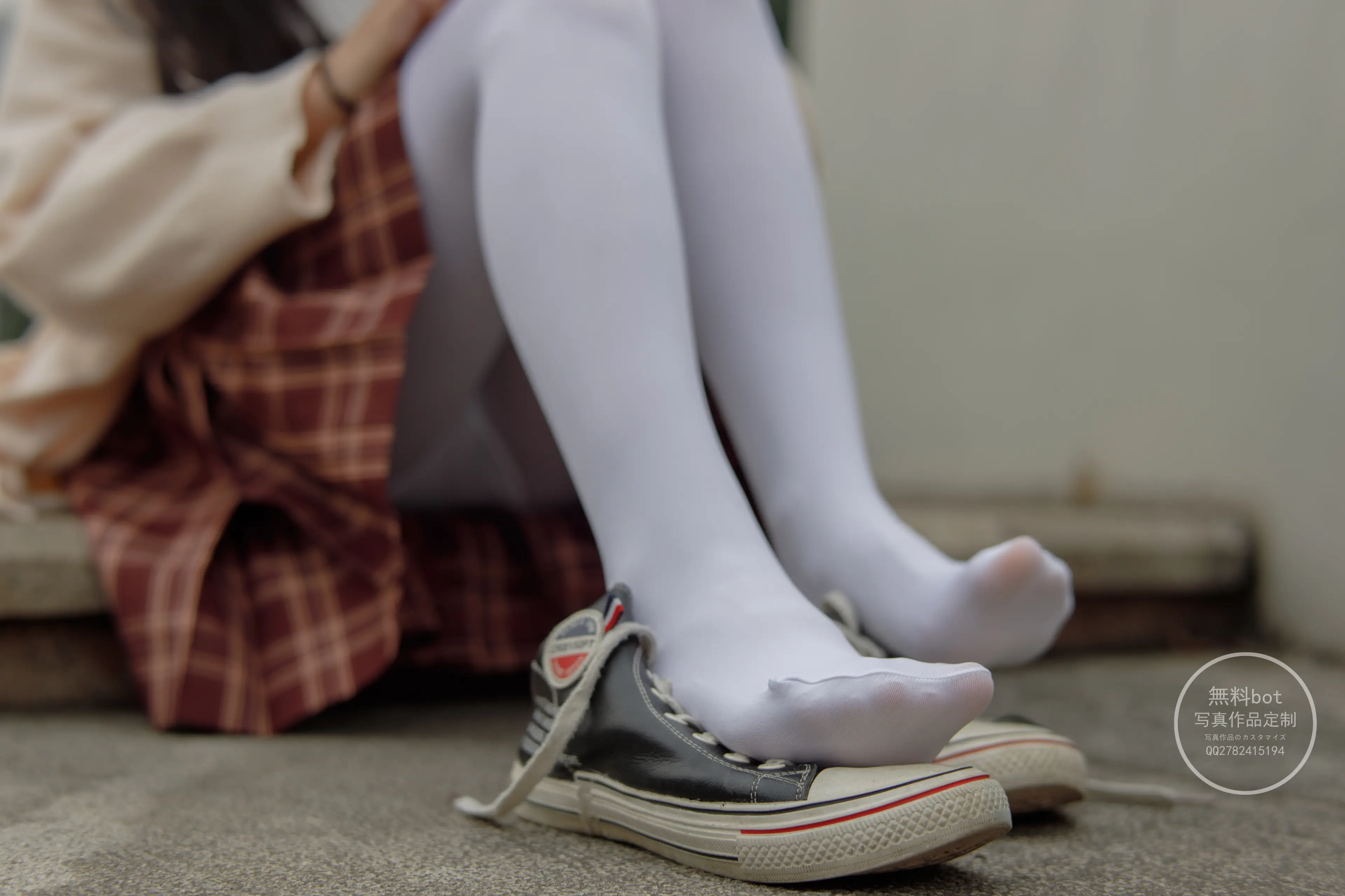 森萝财团 有料 依依 户外白丝JK制服 [90P]