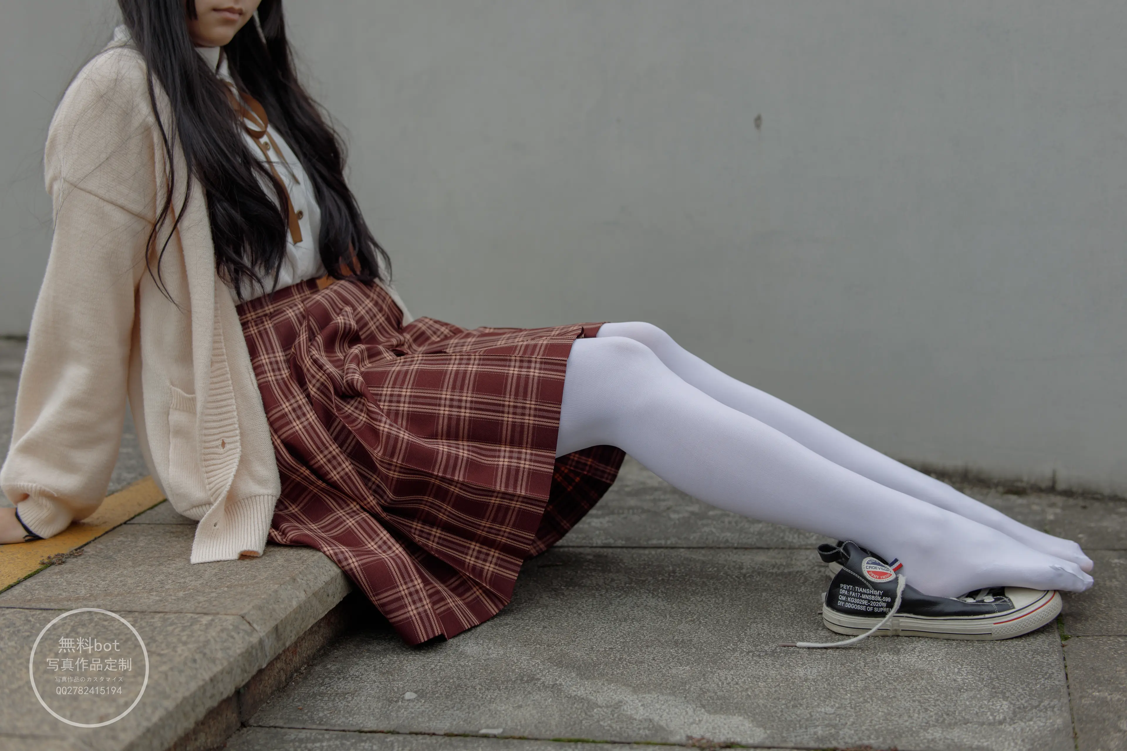 森萝财团 有料 依依 户外白丝JK制服 [90P]