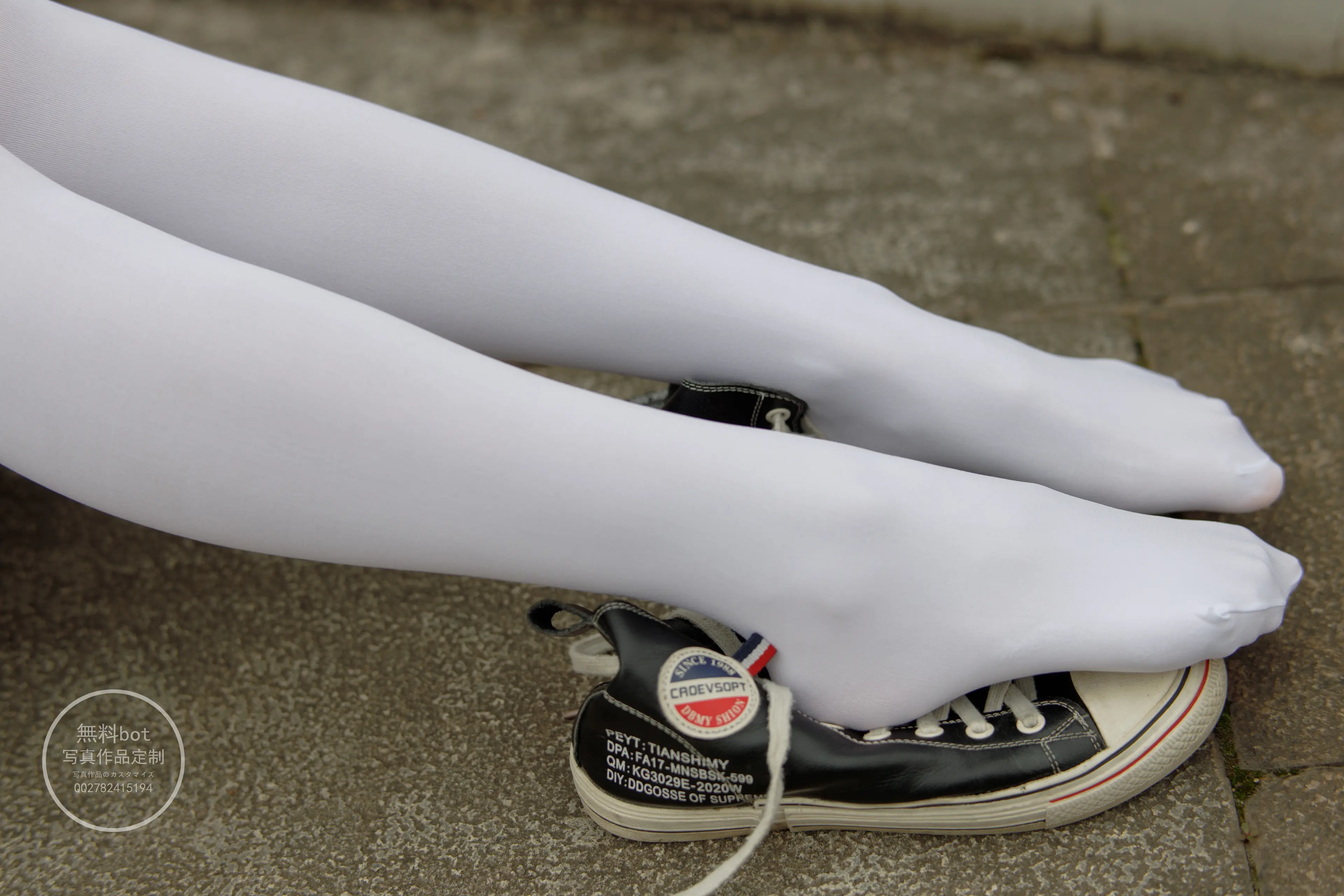 森萝财团 有料 依依 户外白丝JK制服 [90P]