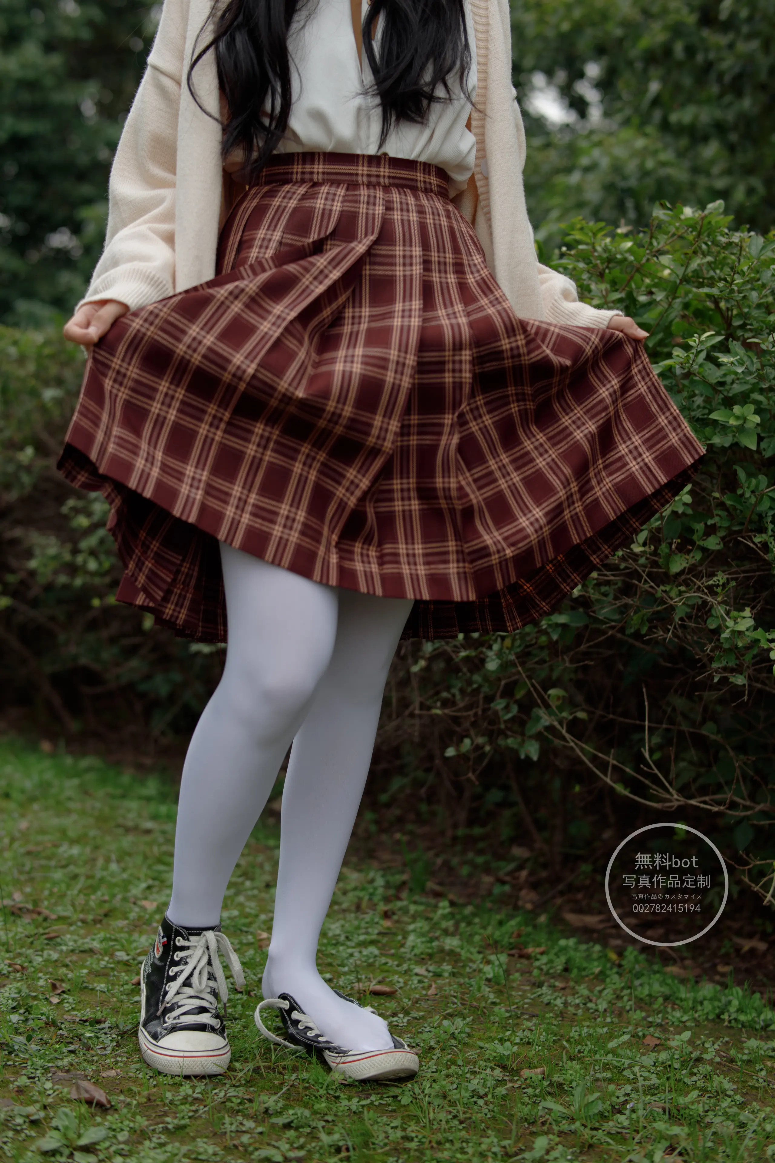 森萝财团 有料 依依 户外白丝JK制服 [90P]