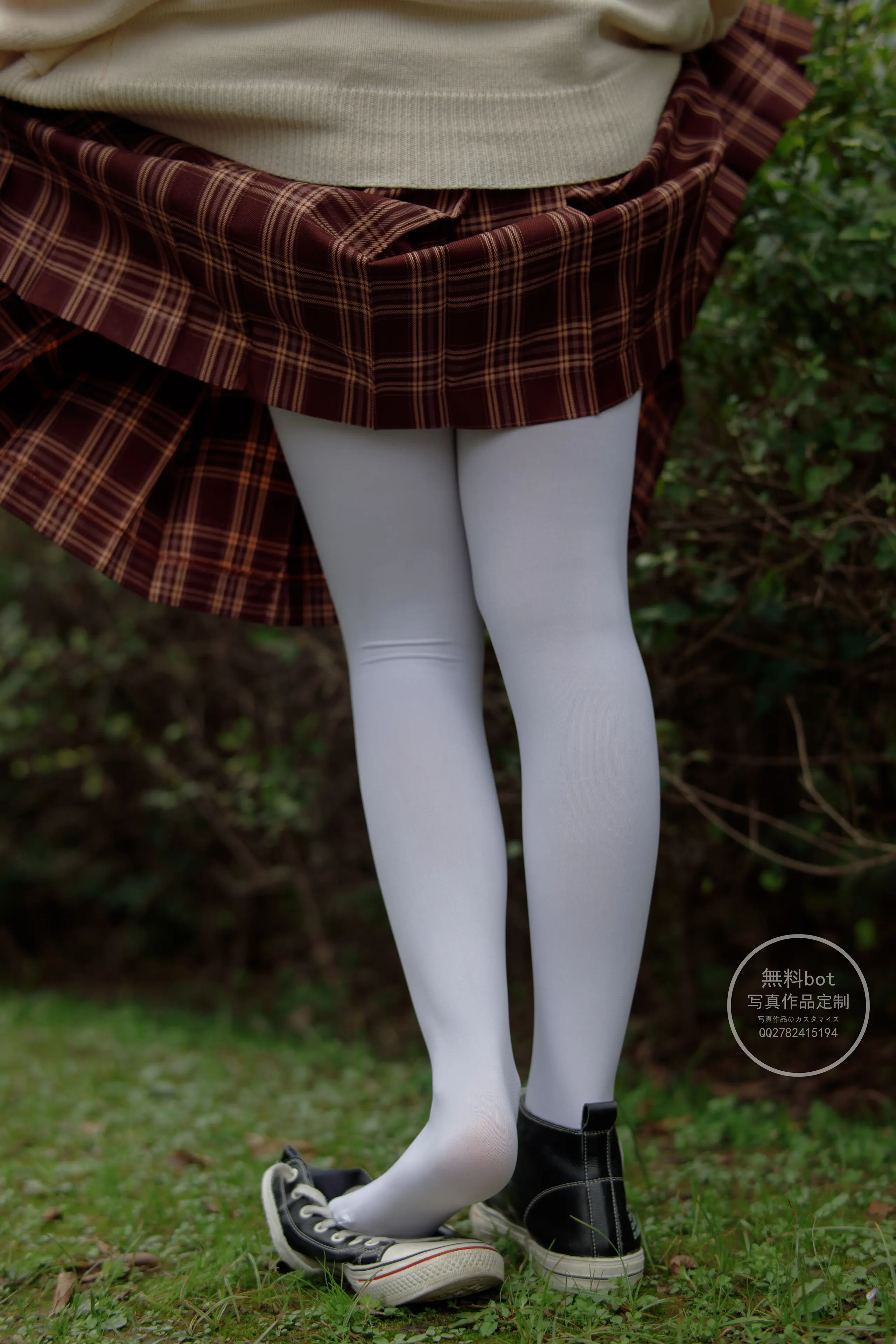 森萝财团 有料 依依 户外白丝JK制服 [90P]