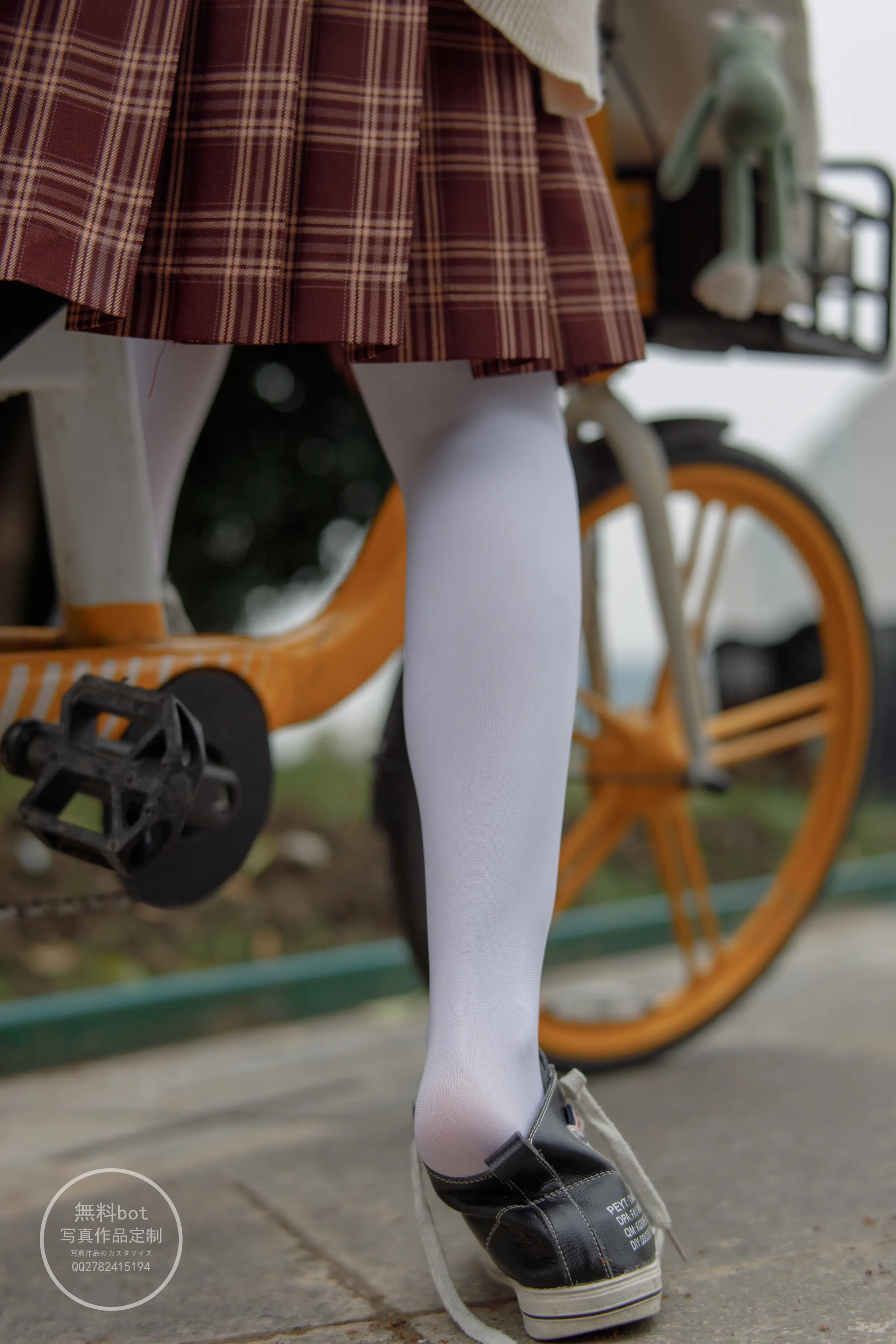 森萝财团 有料 依依 户外白丝JK制服 [90P]