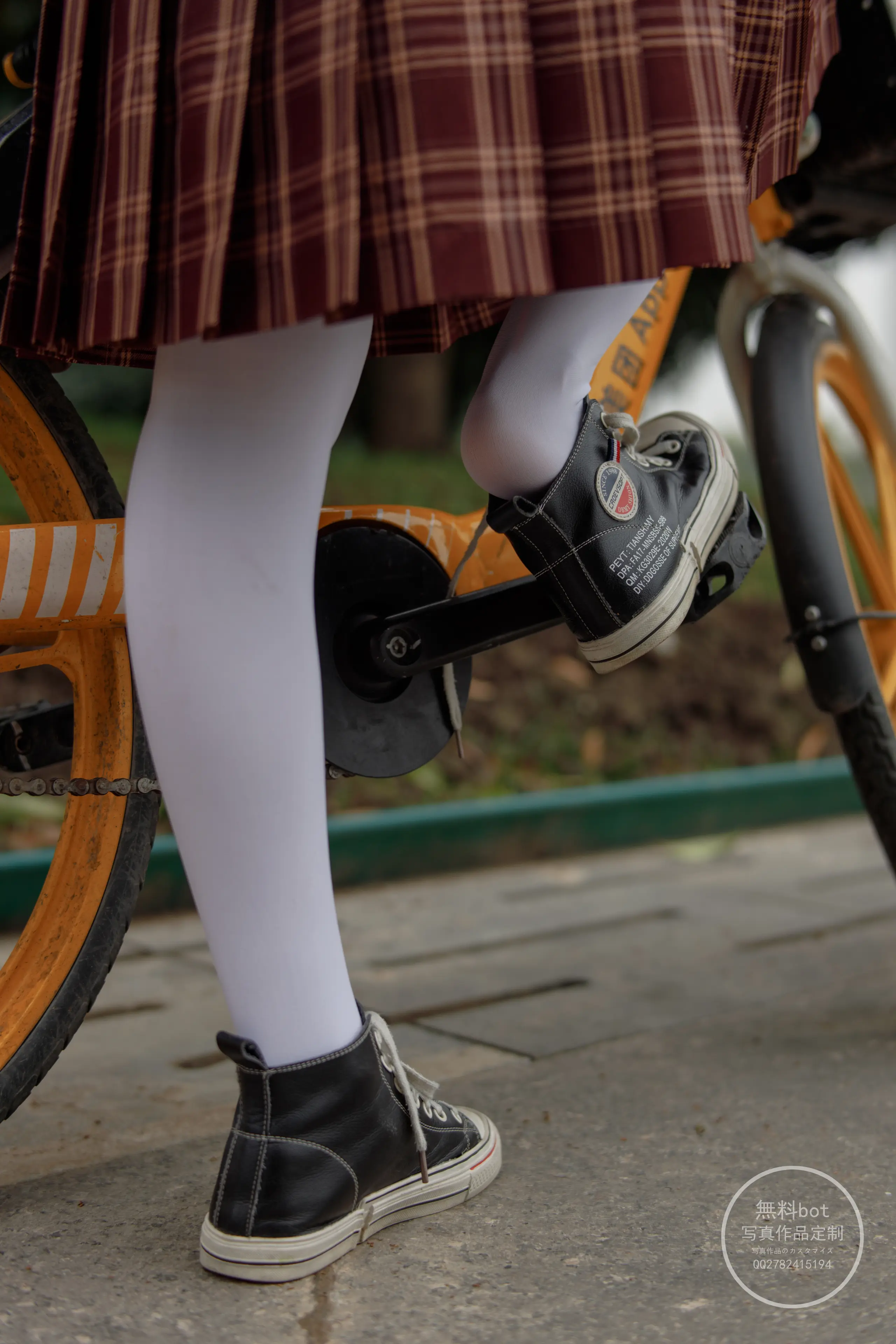 森萝财团 有料 依依 户外白丝JK制服 [90P]