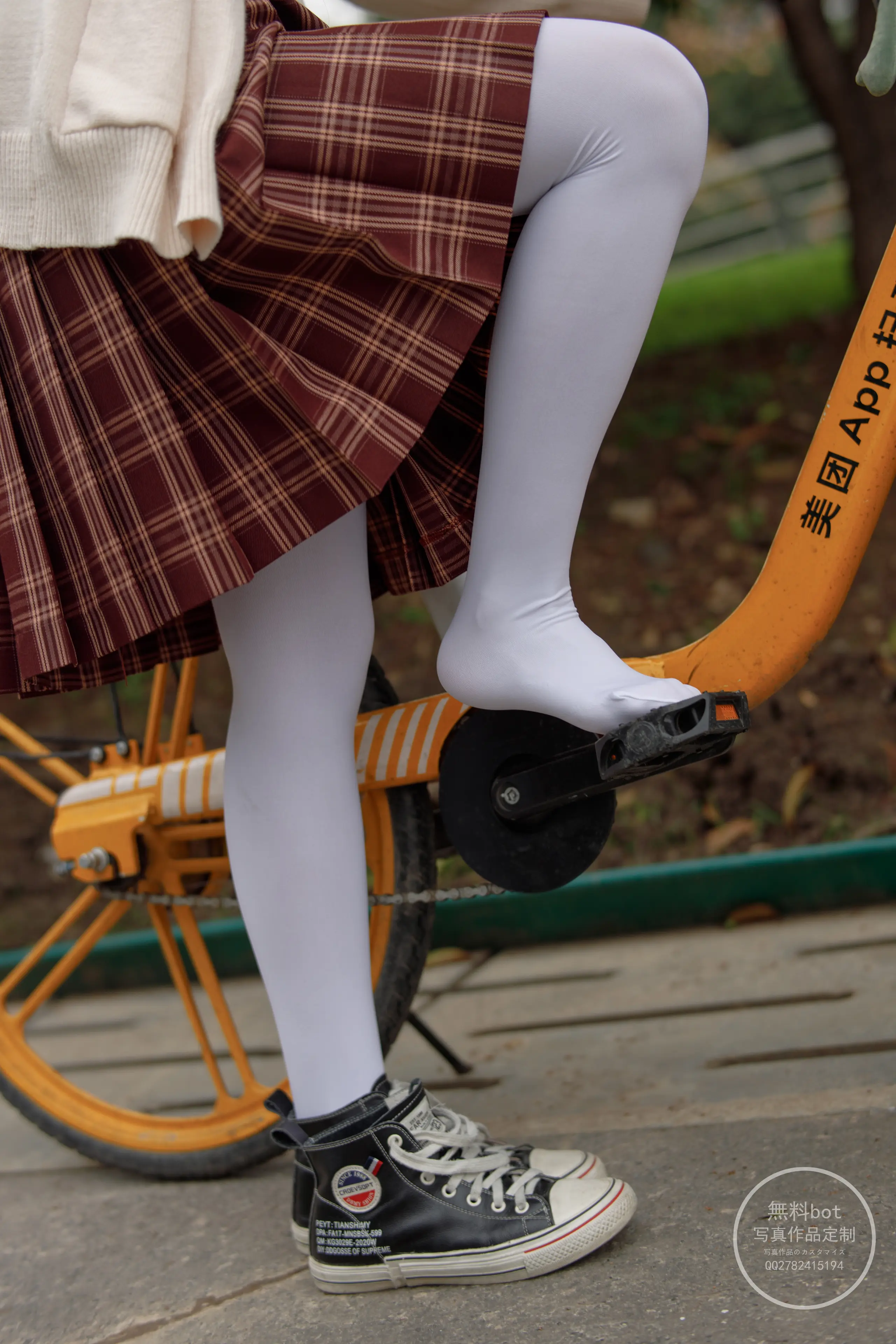 森萝财团 有料 依依 户外白丝JK制服 [90P]